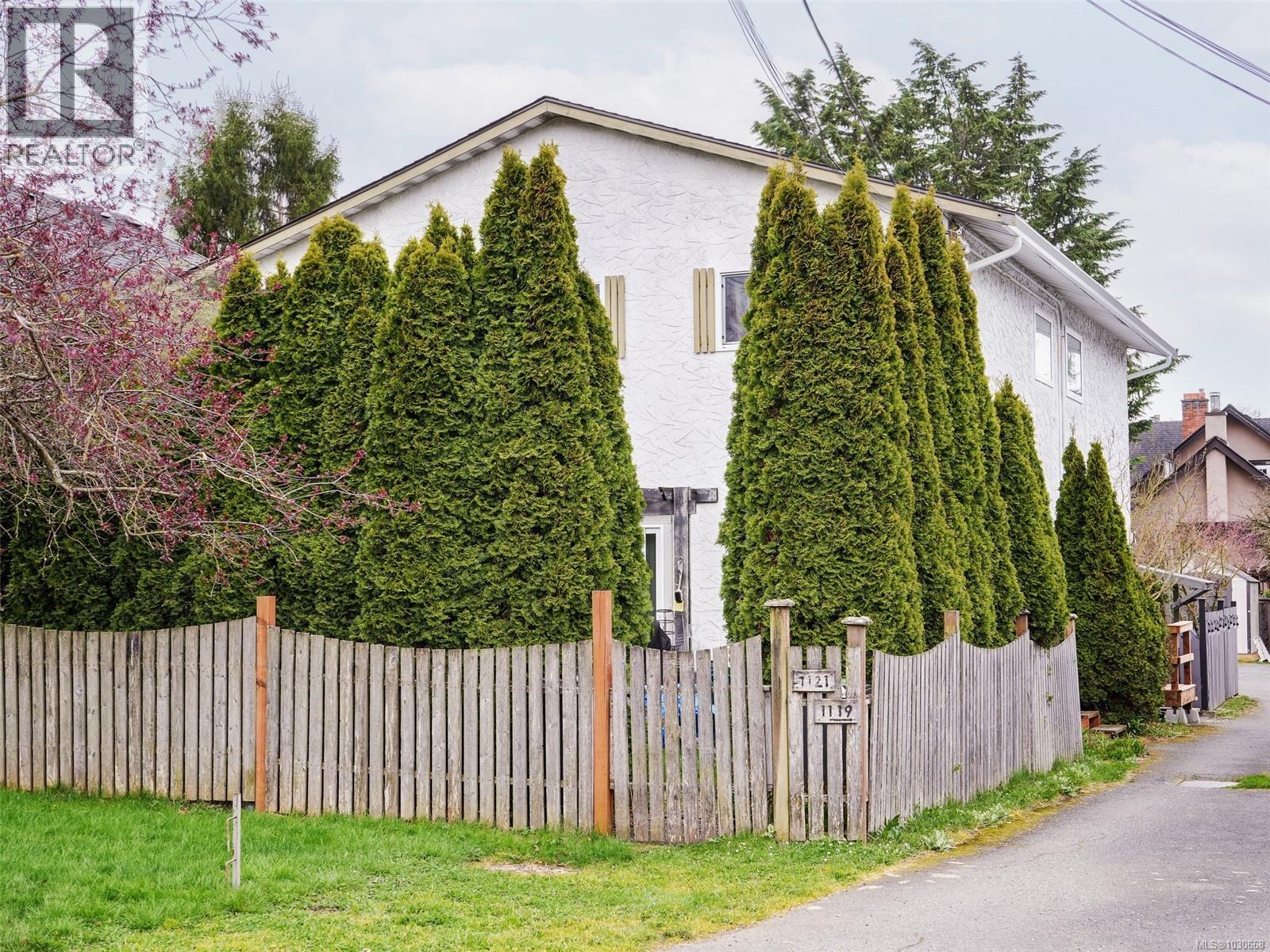 1119 Wychbury Ave, Esquimalt