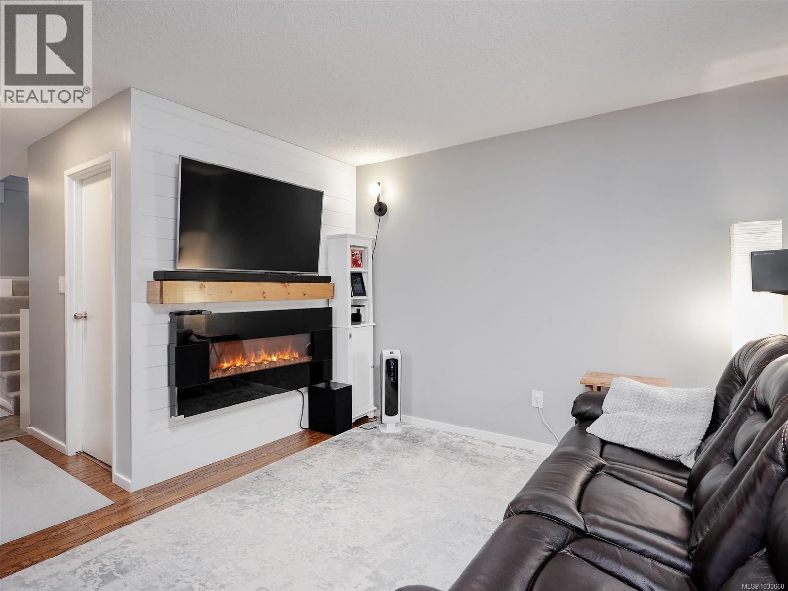 1119 Wychbury Ave, Esquimalt