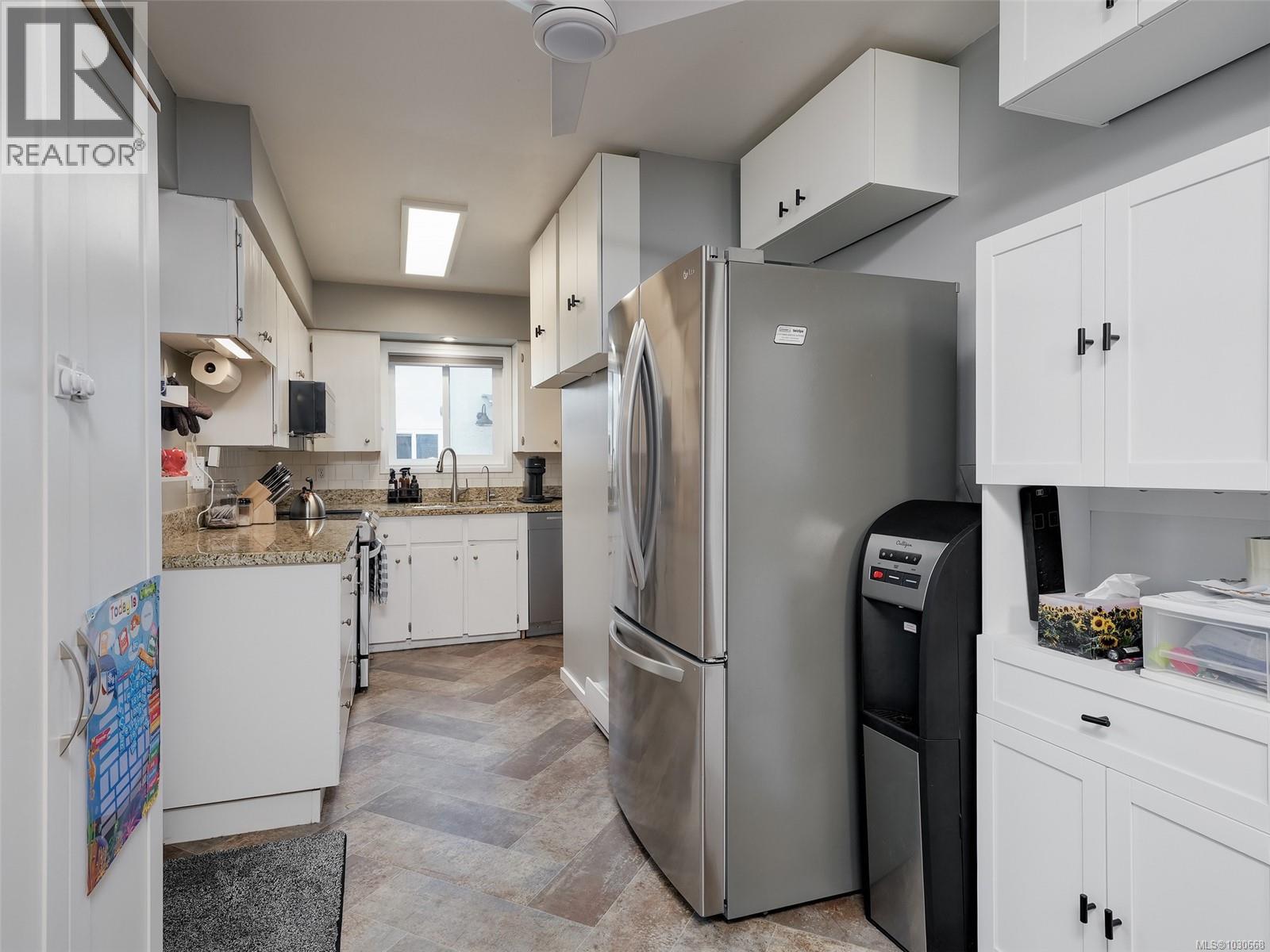 1119 Wychbury Ave, Esquimalt