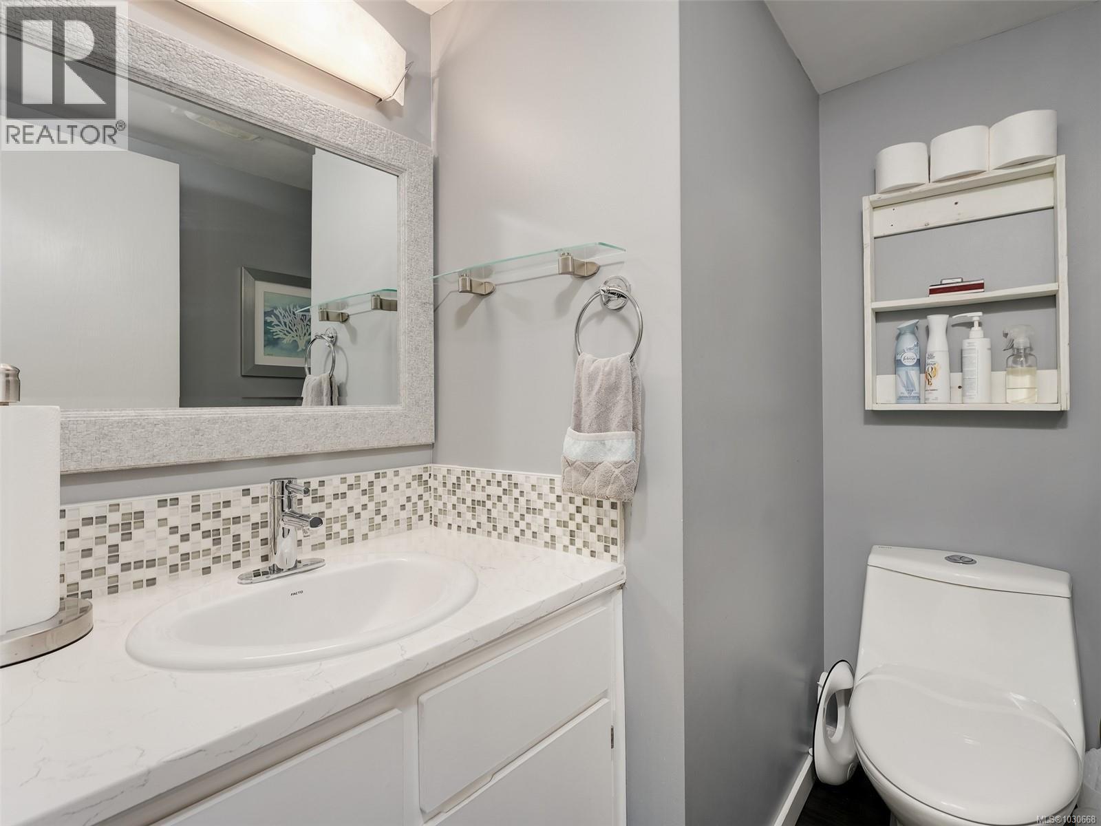 1119 Wychbury Ave, Esquimalt