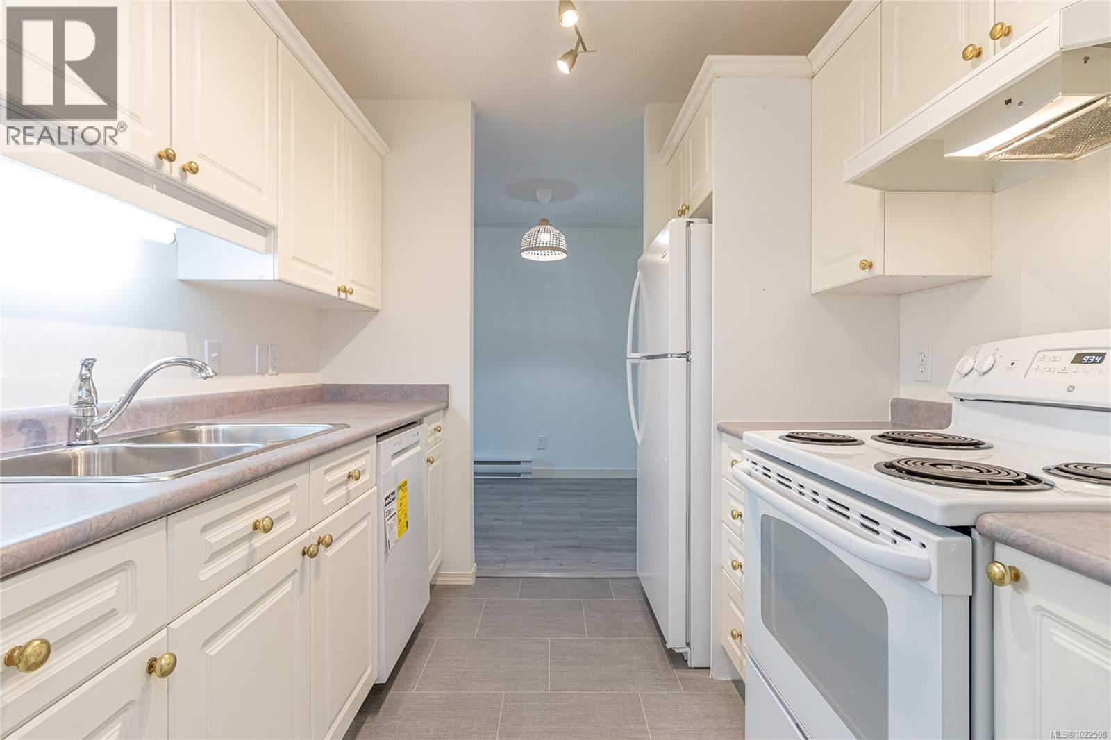 #205 273 MOILLIET ST S - 8