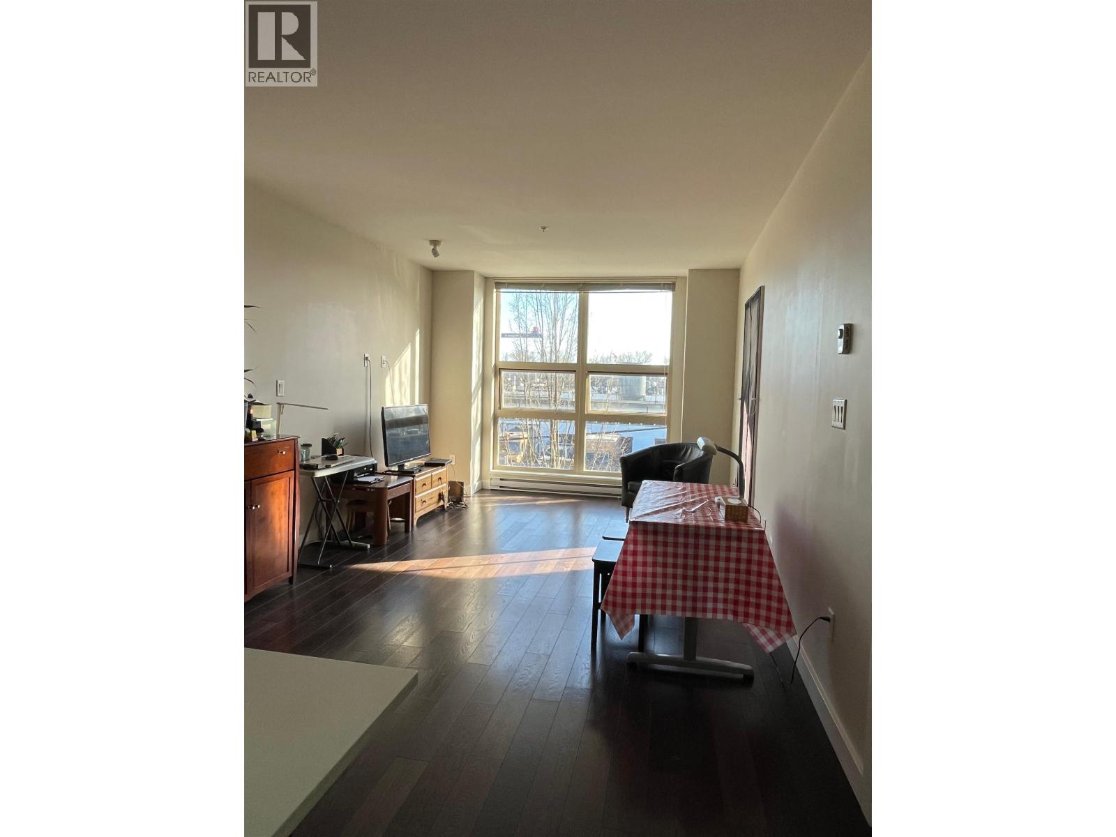 209 1182 W 16TH STREET, North Vancouver