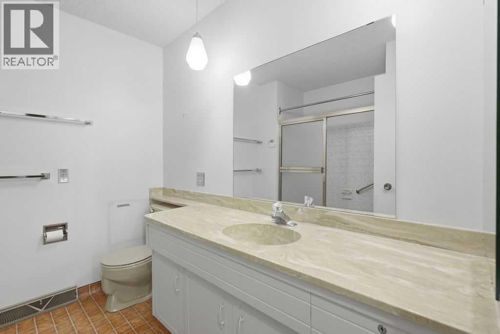 Single Family House Bi-level for Sale in  Dalhart Hill NW Dalhousie Calgary 