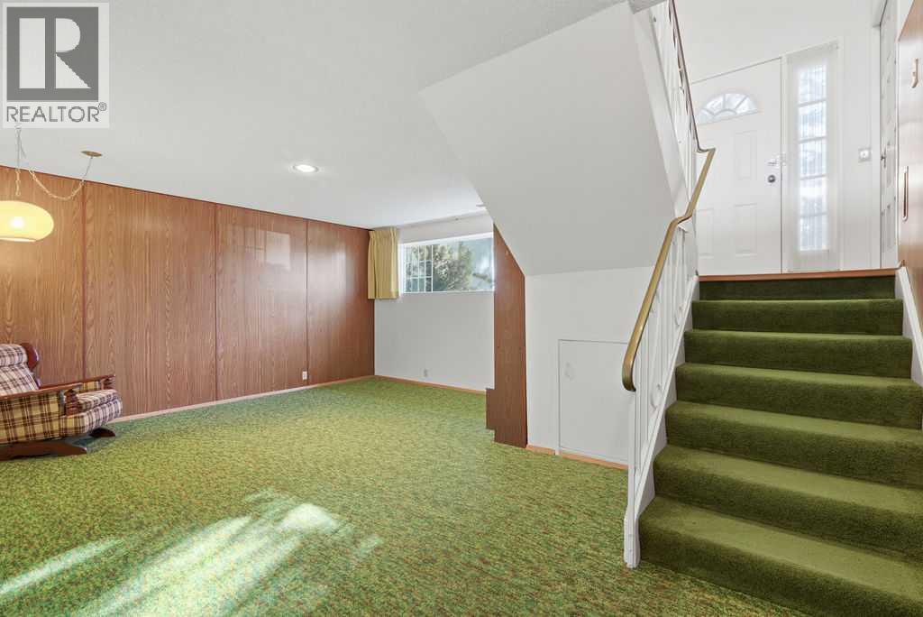 Single Family House Bi-level for Sale in  Dalhart Hill NW Dalhousie Calgary 