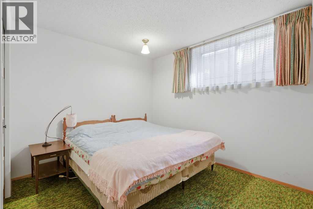 Single Family House Bi-level for Sale in  Dalhart Hill NW Dalhousie Calgary 