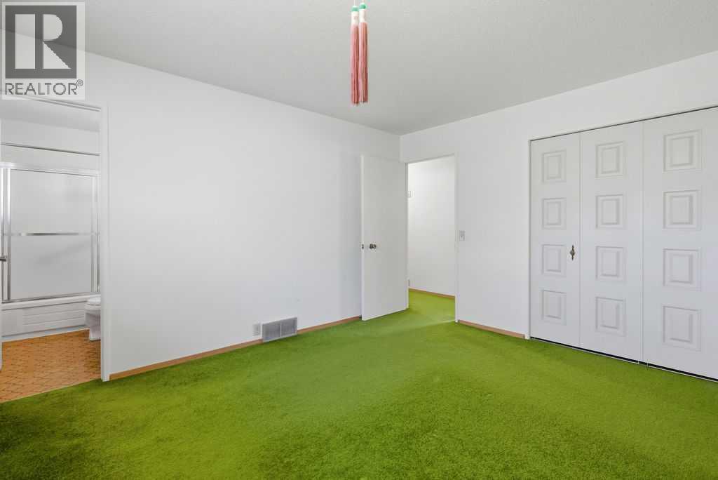 Single Family House Bi-level for Sale in  Dalhart Hill NW Dalhousie Calgary 