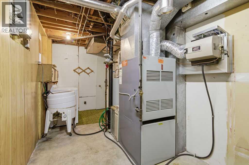 Single Family House Bi-level for Sale in  Dalhart Hill NW Dalhousie Calgary 