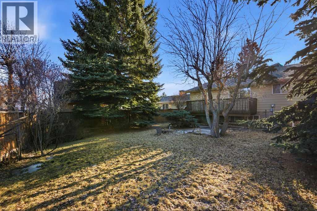 Single Family House Bi-level for Sale in  Dalhart Hill NW Dalhousie Calgary 
