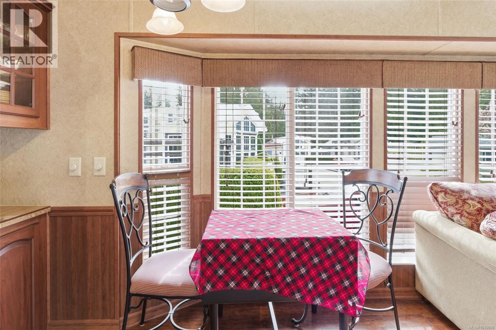 2118 Buttle Lake Way - 10