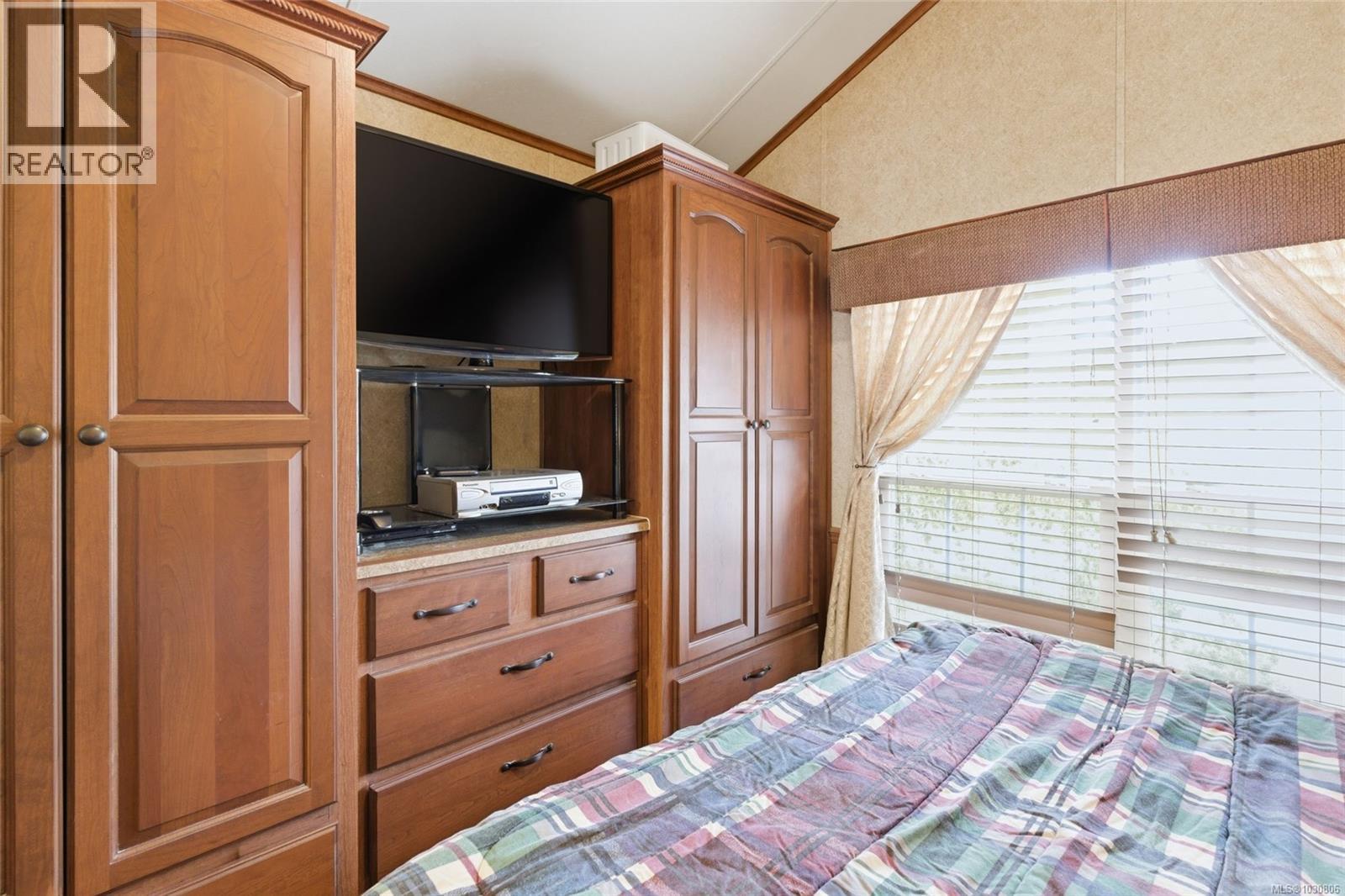 2118 Buttle Lake Way - 12