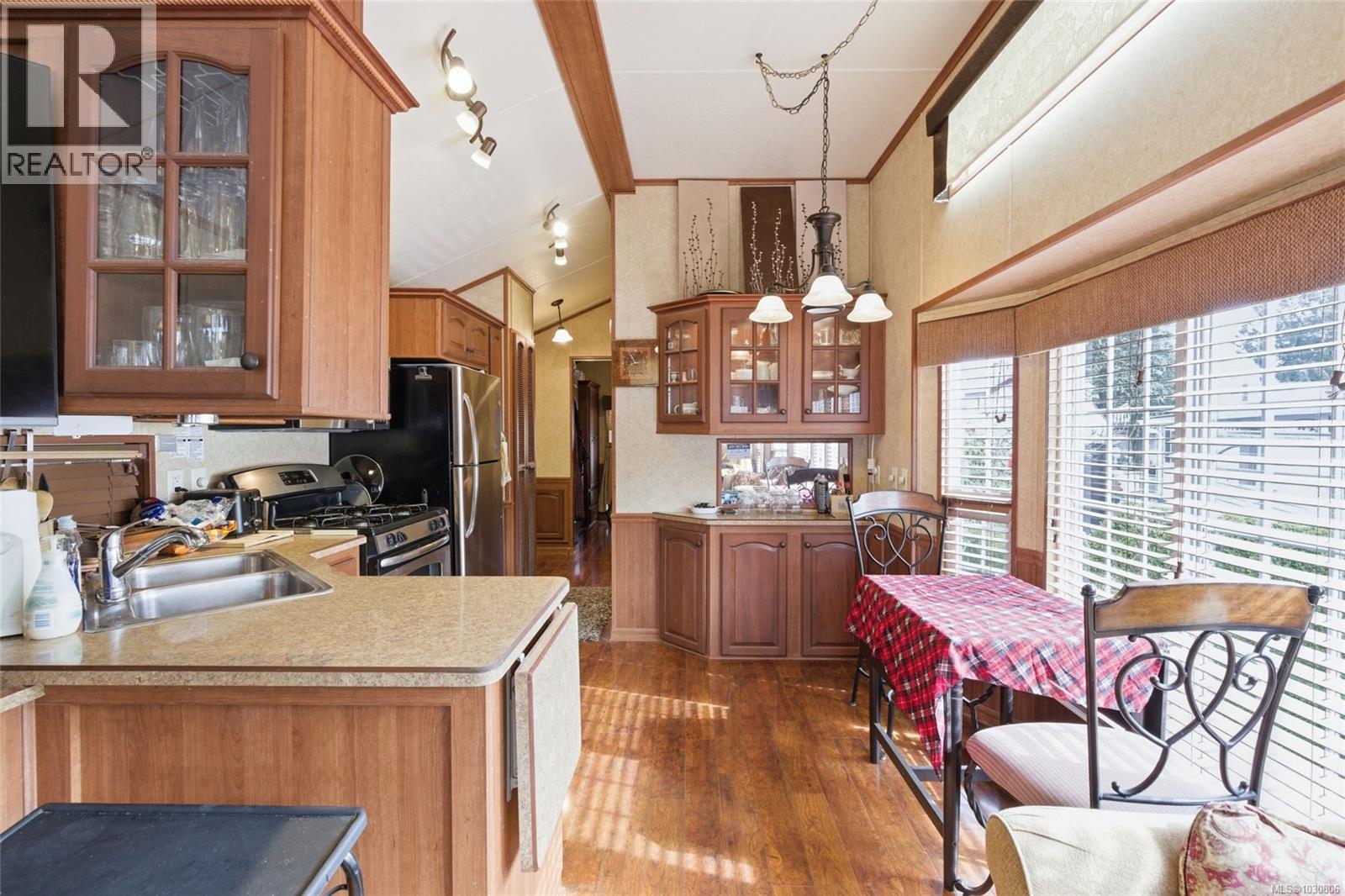2118 Buttle Lake Way - 8