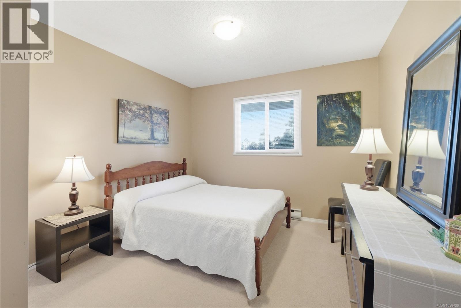 7493 ANDREA CRES - 10