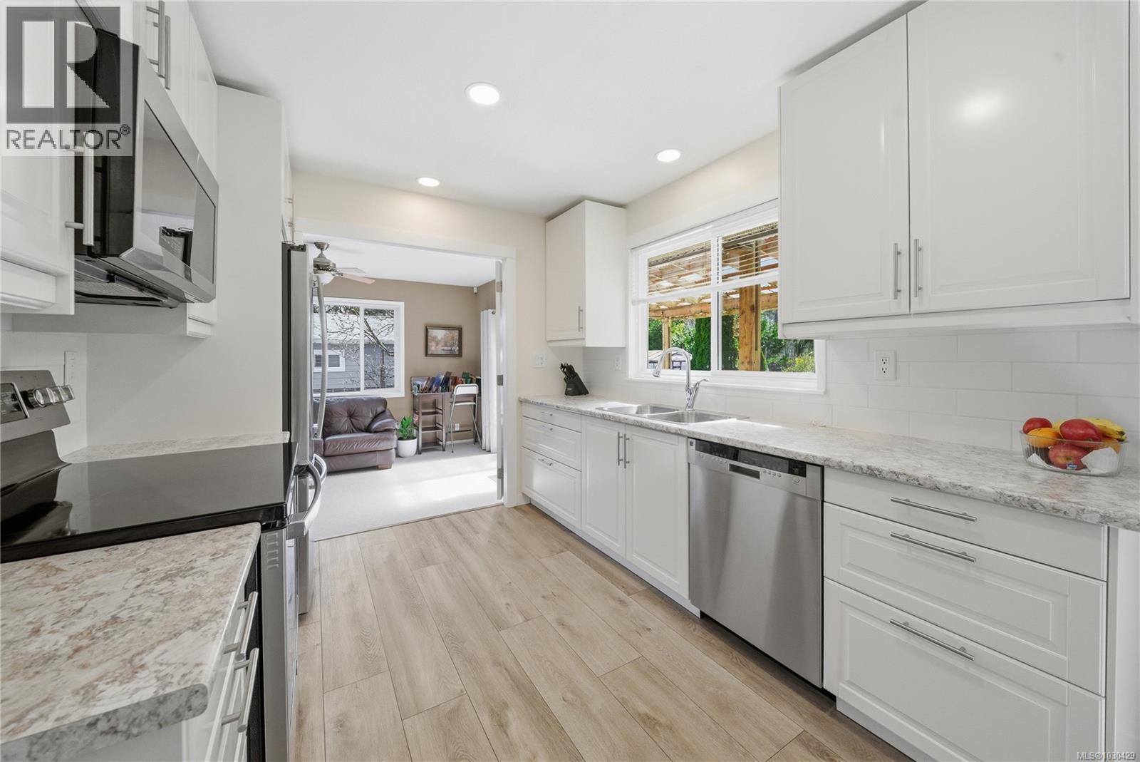 7493 ANDREA CRES - 13