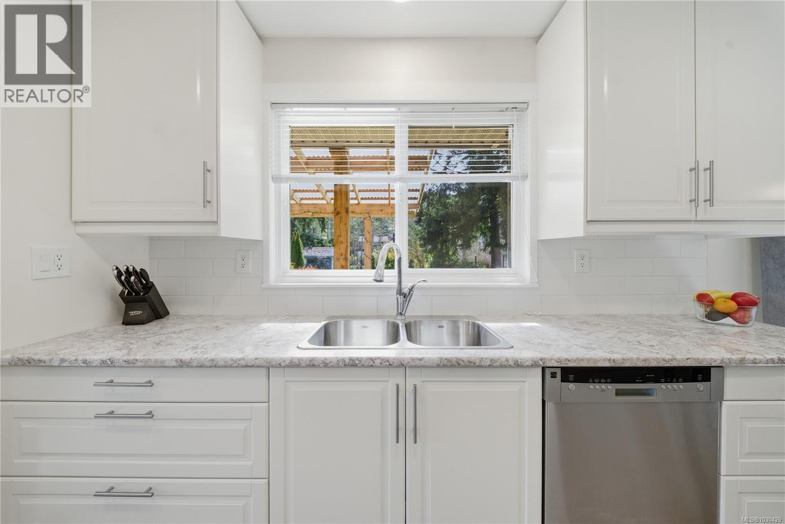 7493 ANDREA CRES - 14