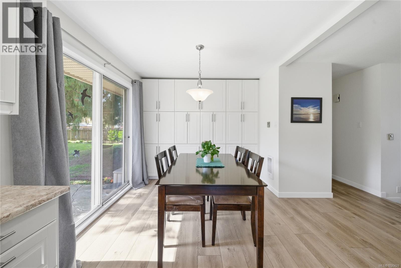 7493 ANDREA CRES - 15