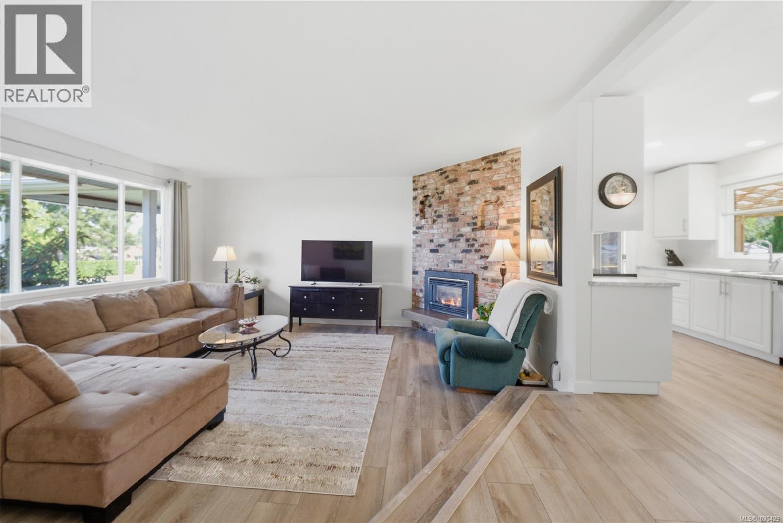 7493 ANDREA CRES - 17