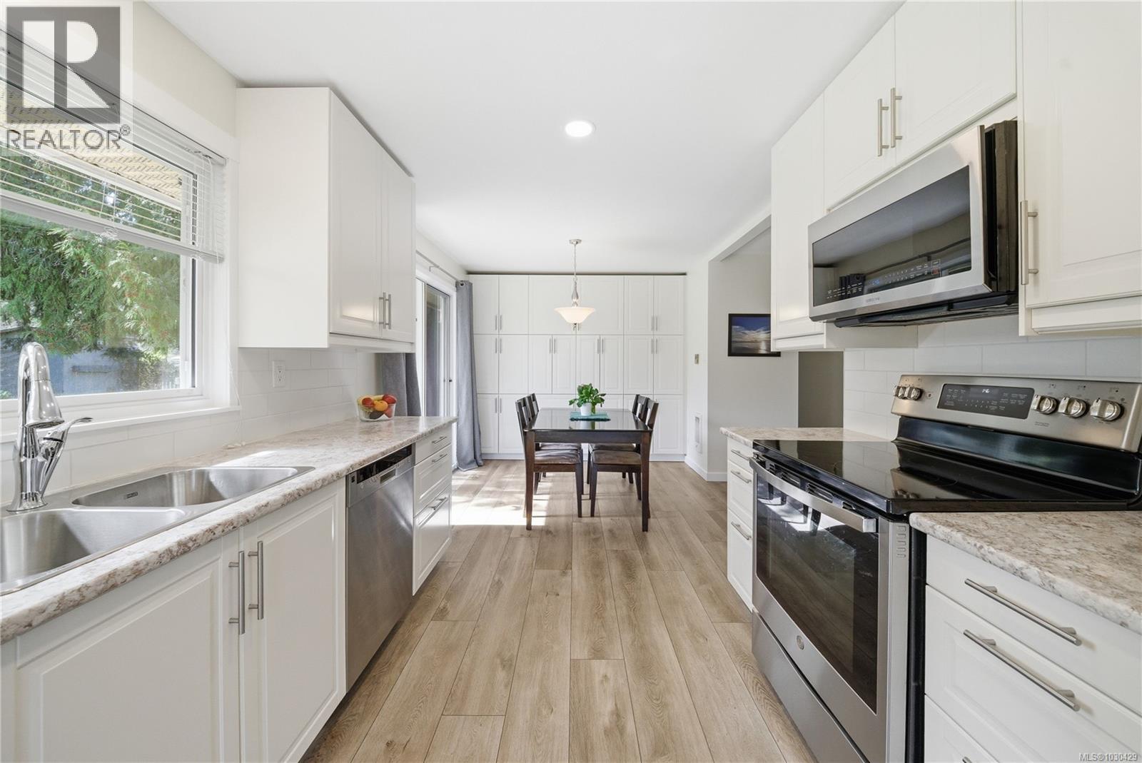 7493 ANDREA CRES - 2