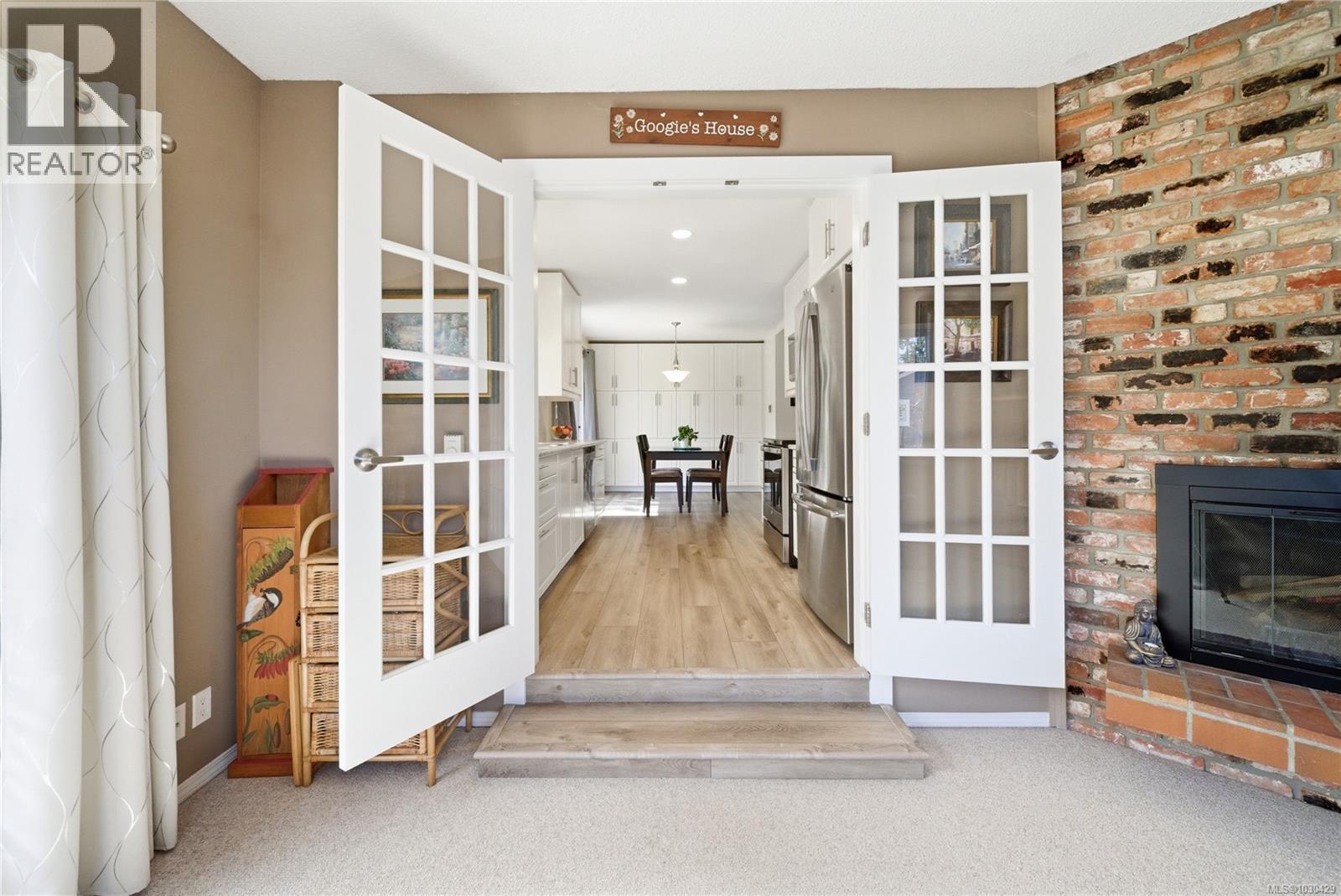 7493 ANDREA CRES - 20