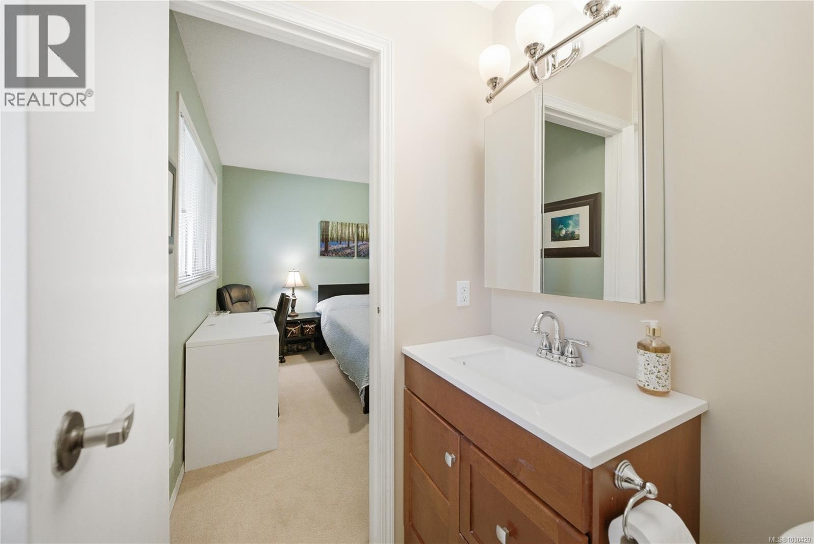 7493 ANDREA CRES - 23