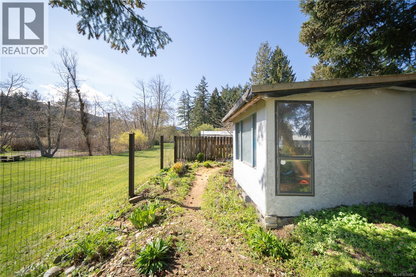 7493 ANDREA CRES - 38