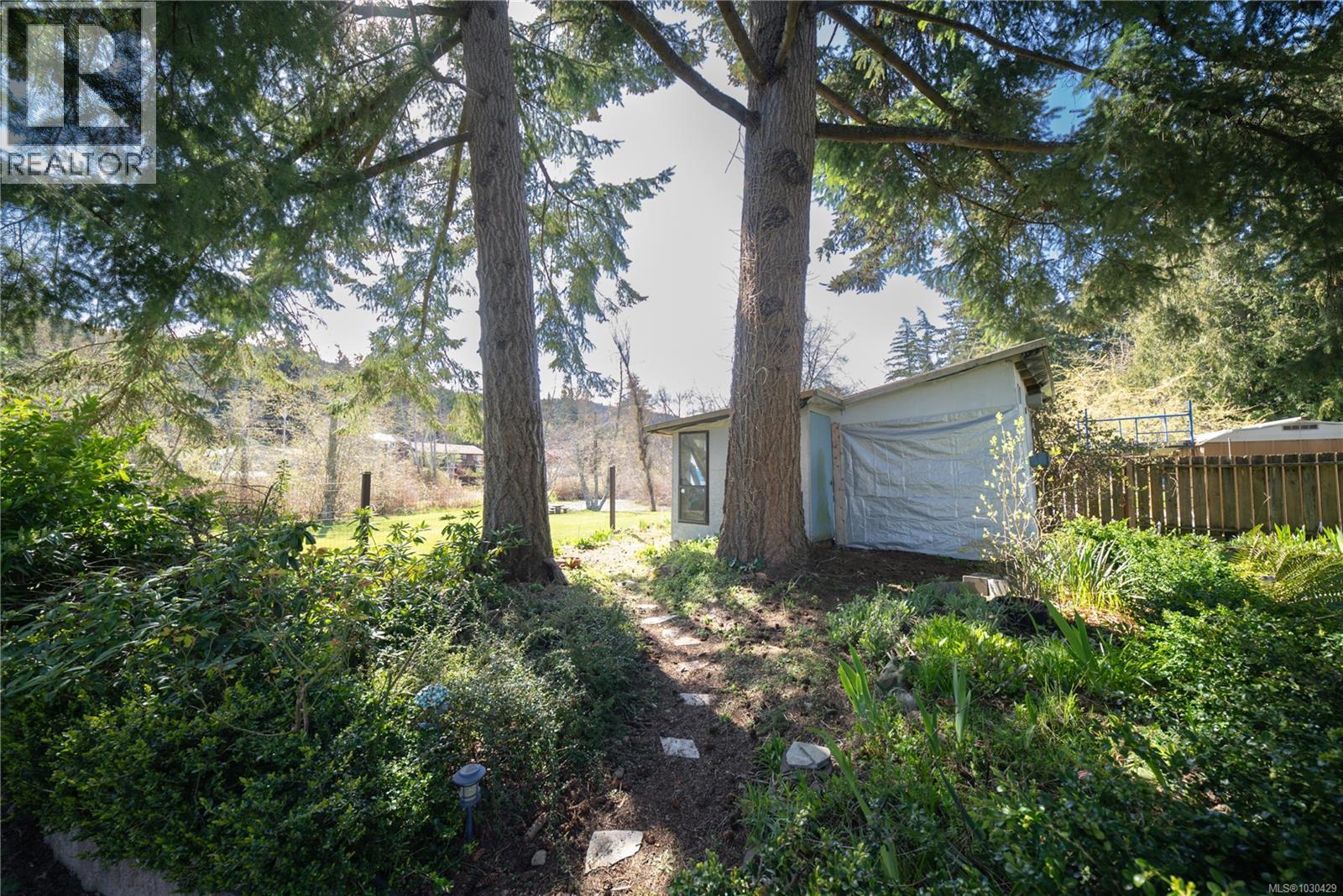 7493 ANDREA CRES - 39