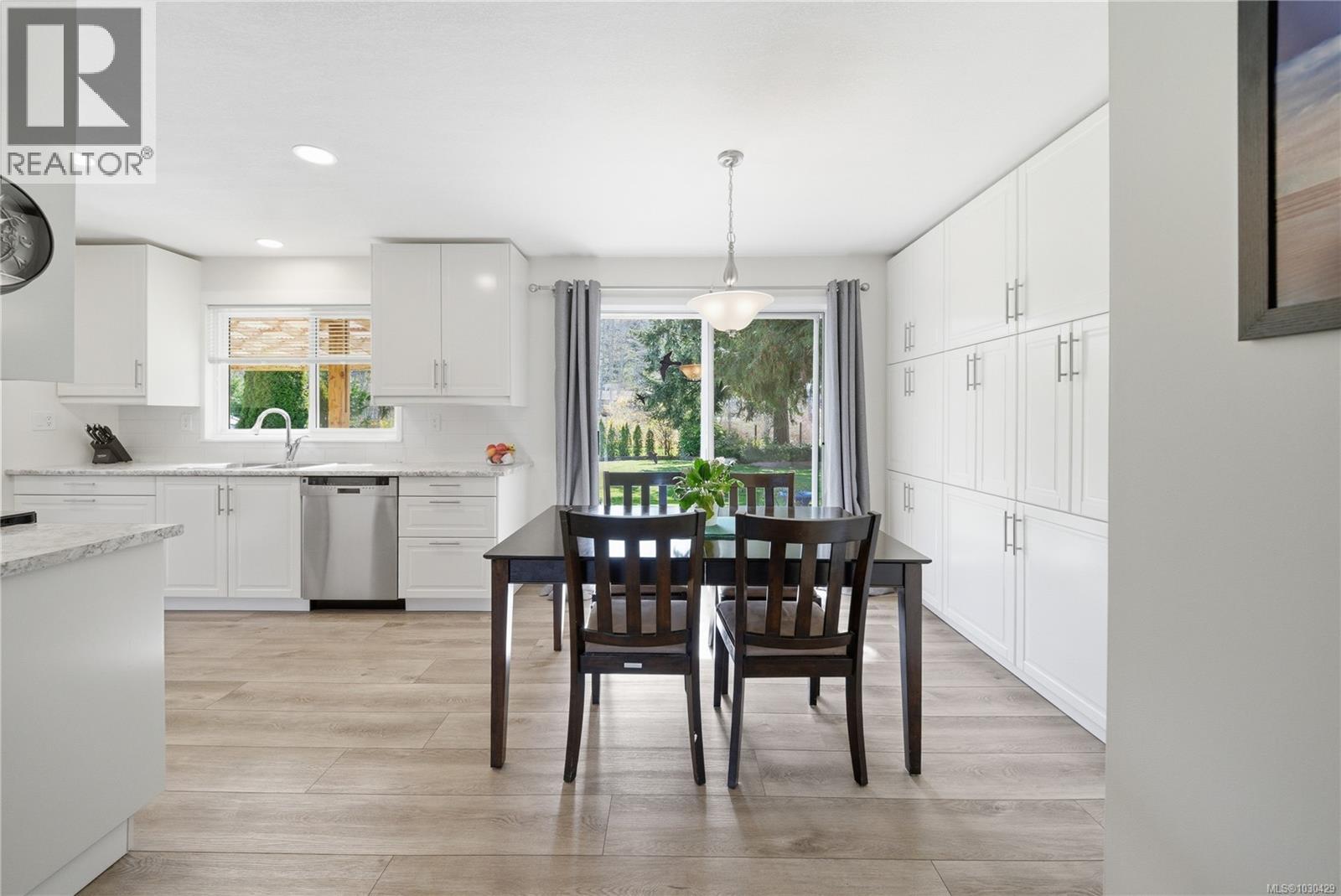 7493 ANDREA CRES - 5