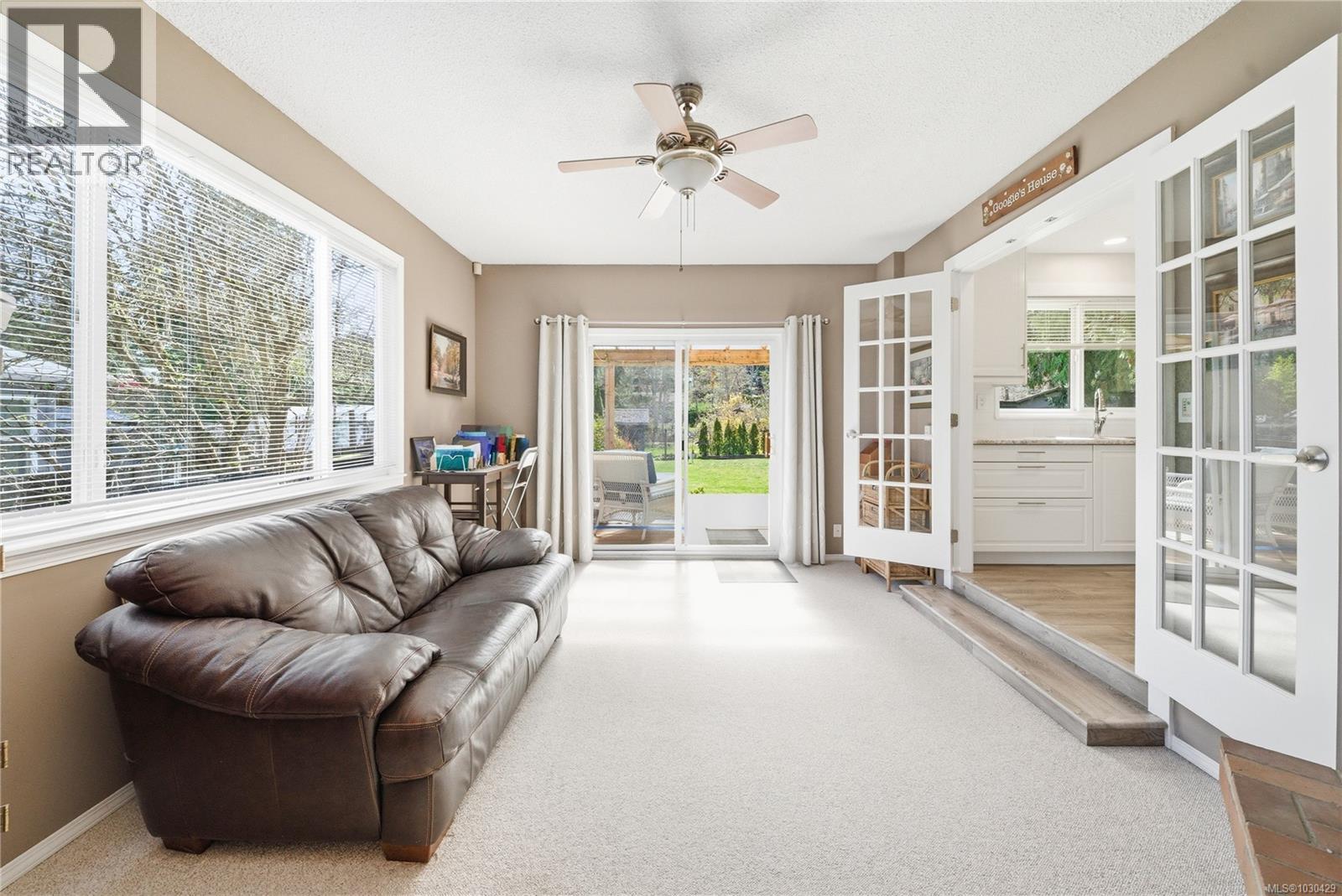 7493 ANDREA CRES - 6