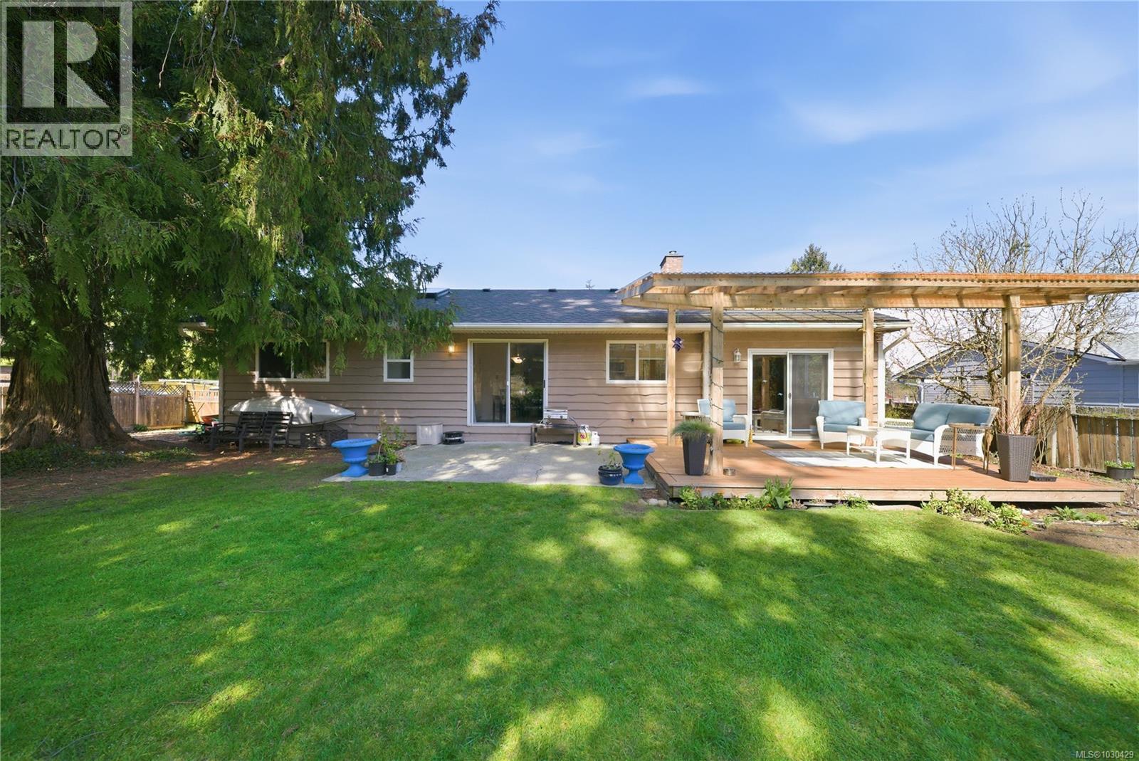 7493 ANDREA CRES - 8