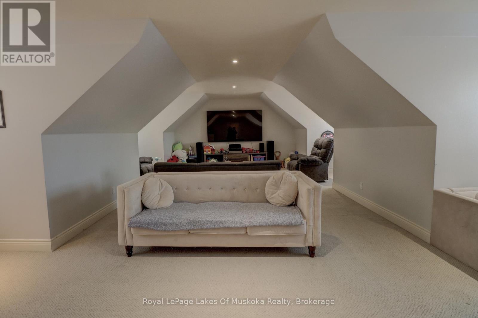 317 FALCON ROAD - 37