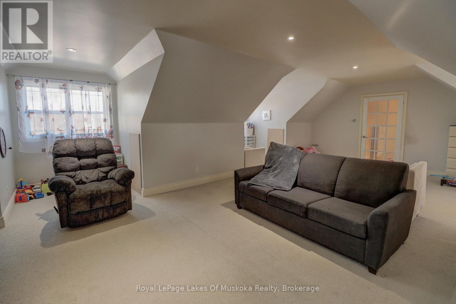 317 FALCON ROAD - 39