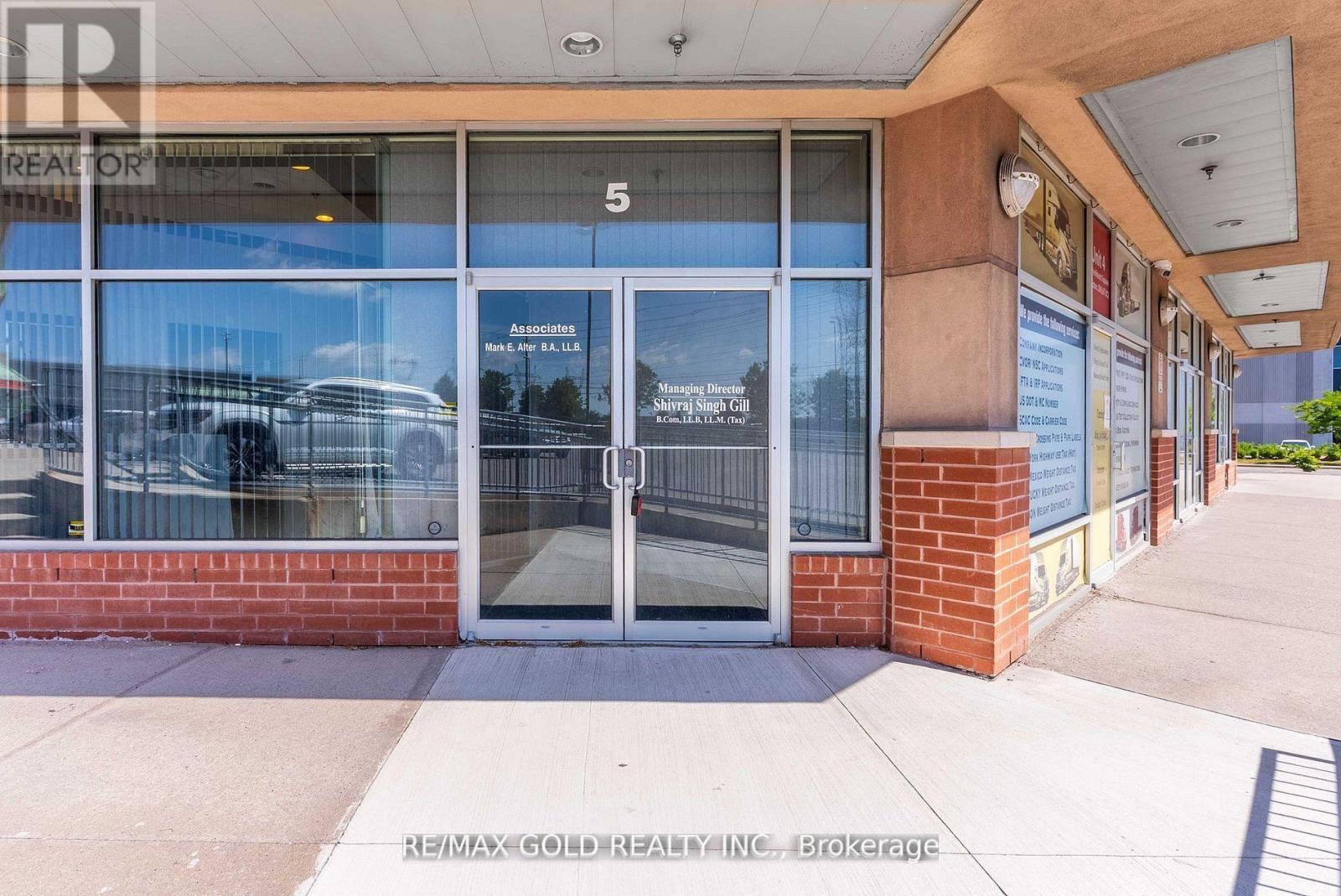 5 - 351 PARKHURST, Brampton (Parkway Belt Industrial Area), Ontario, L6T0C2 — Photo 2