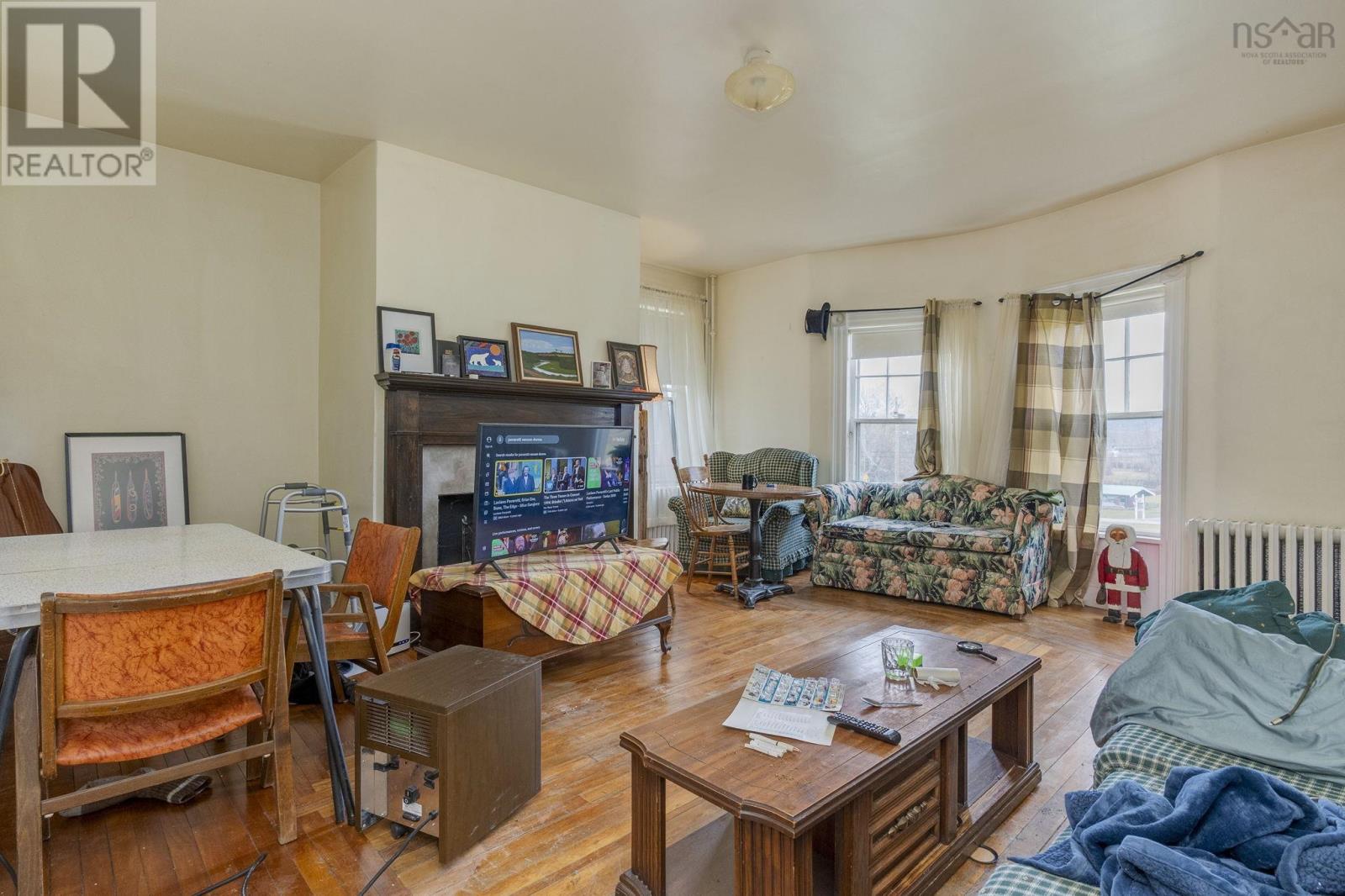 Property 10 of 33 of 225 Granville Street