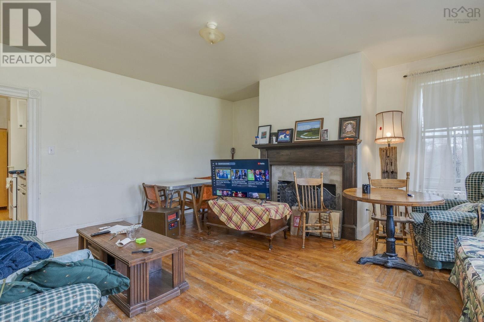 Property 11 of 33 of 225 Granville Street