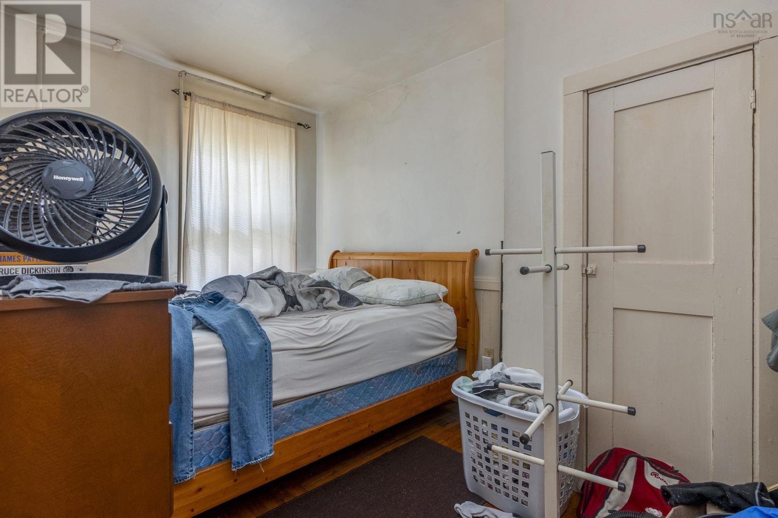 Property 16 of 33 of 225 Granville Street