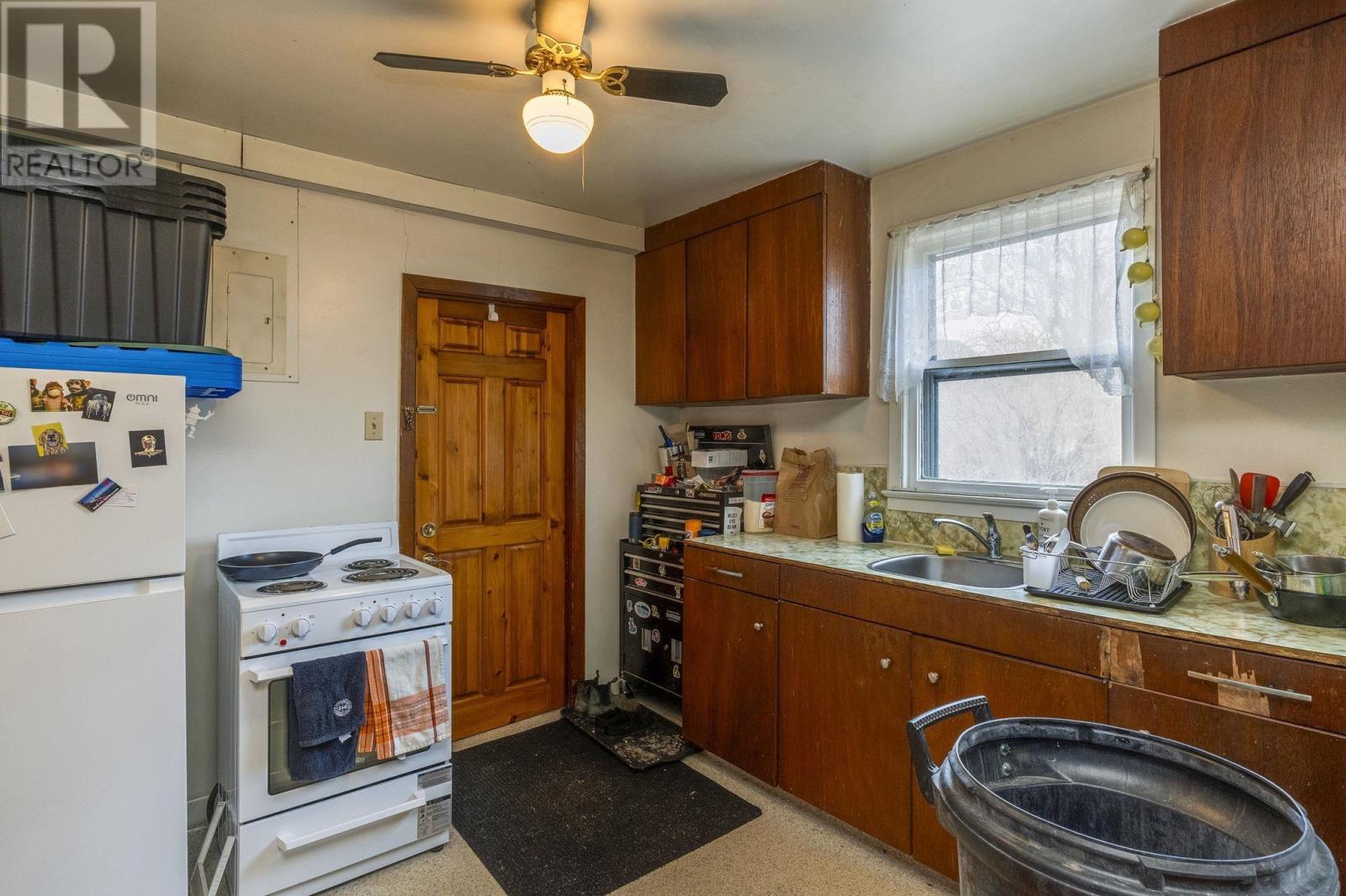 Property 22 of 33 of 225 Granville Street