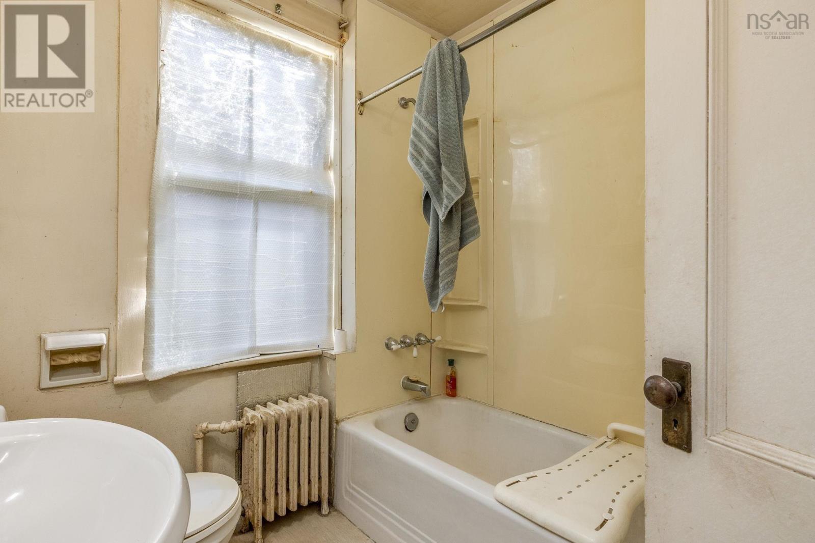 Property 25 of 33 of 225 Granville Street