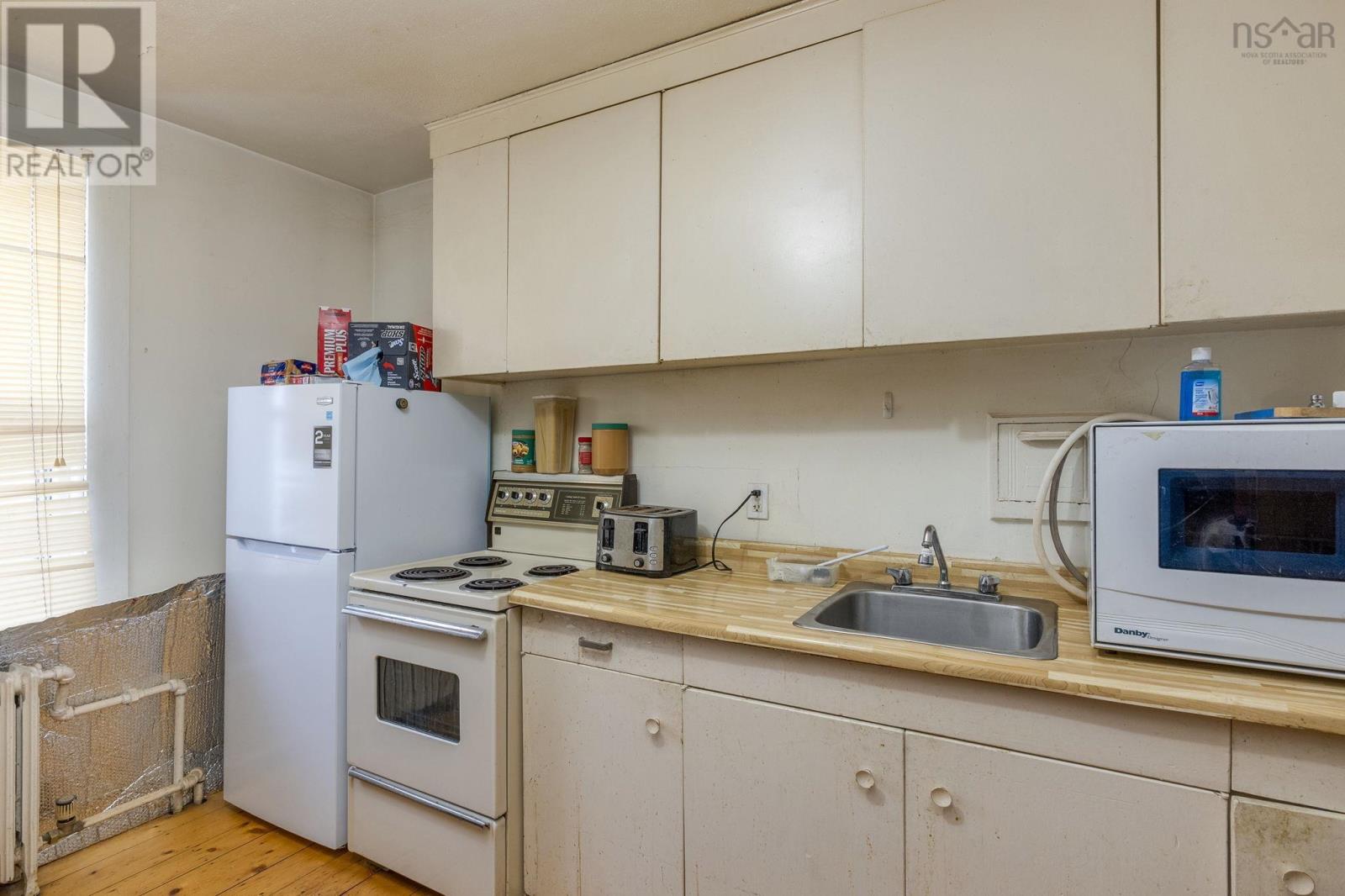 Property 26 of 33 of 225 Granville Street