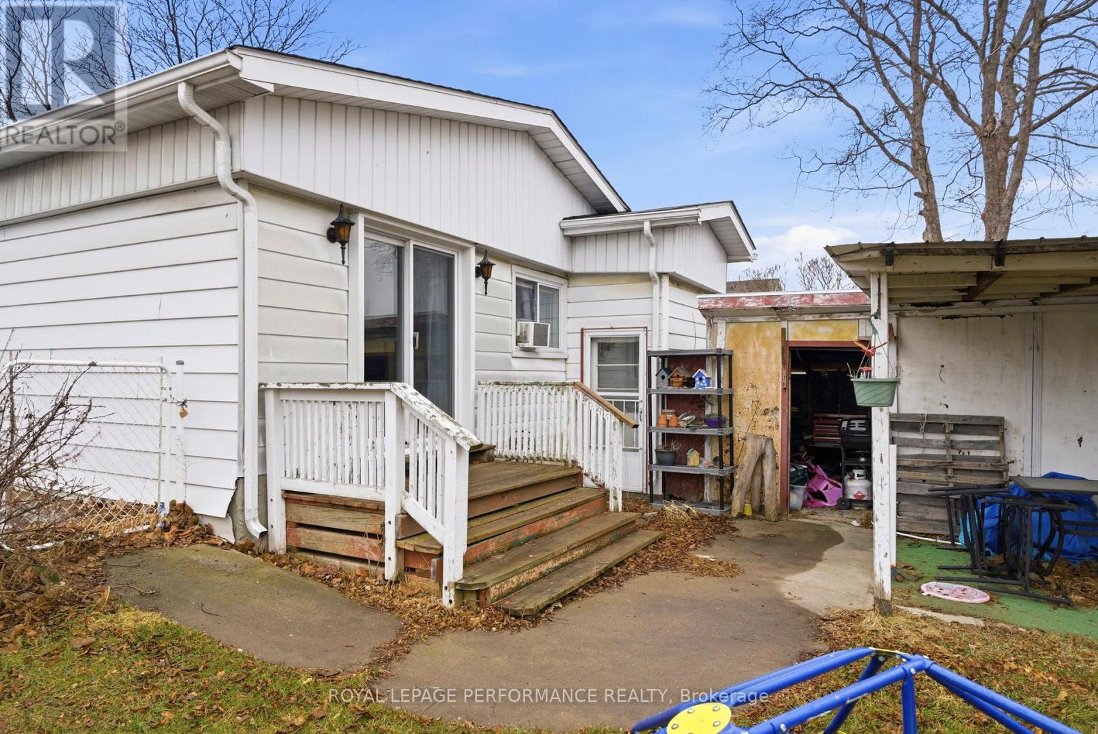 1121 HEBERT STREET - 30