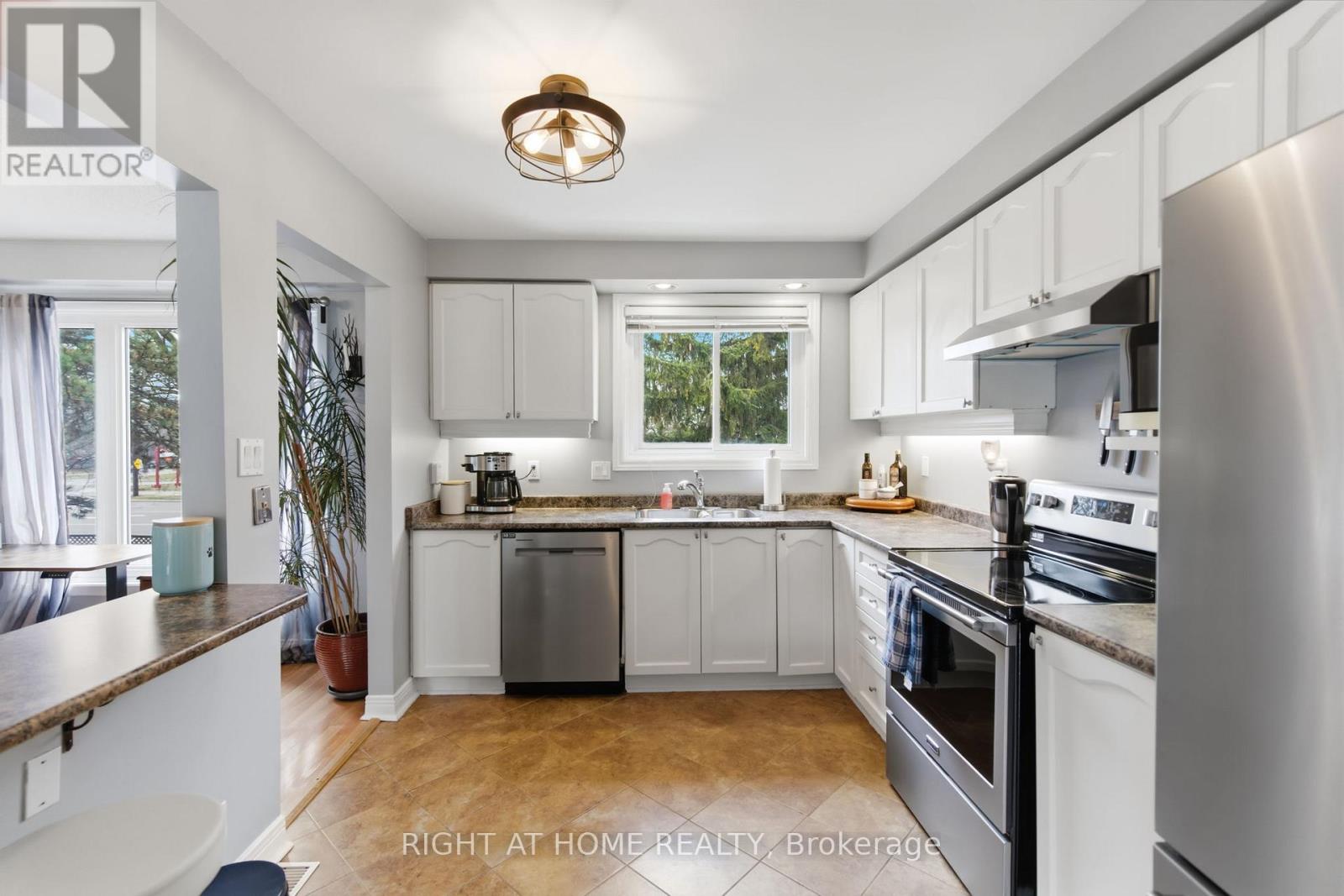 #12 303 GARDEN STREET - 13