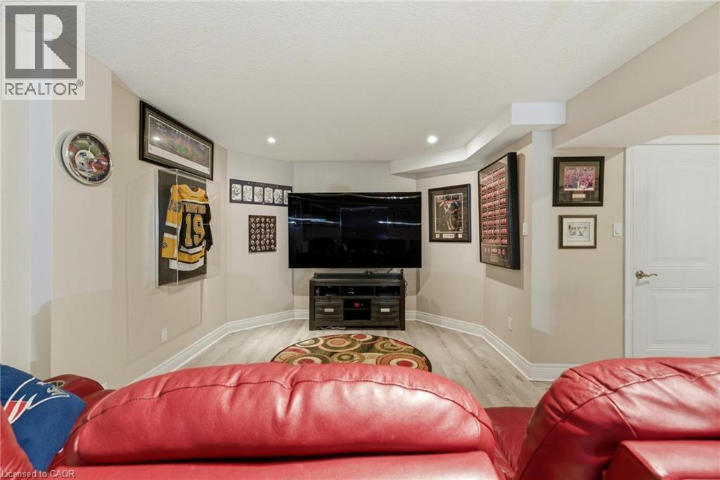 184 TOWNSEND Drive - 34