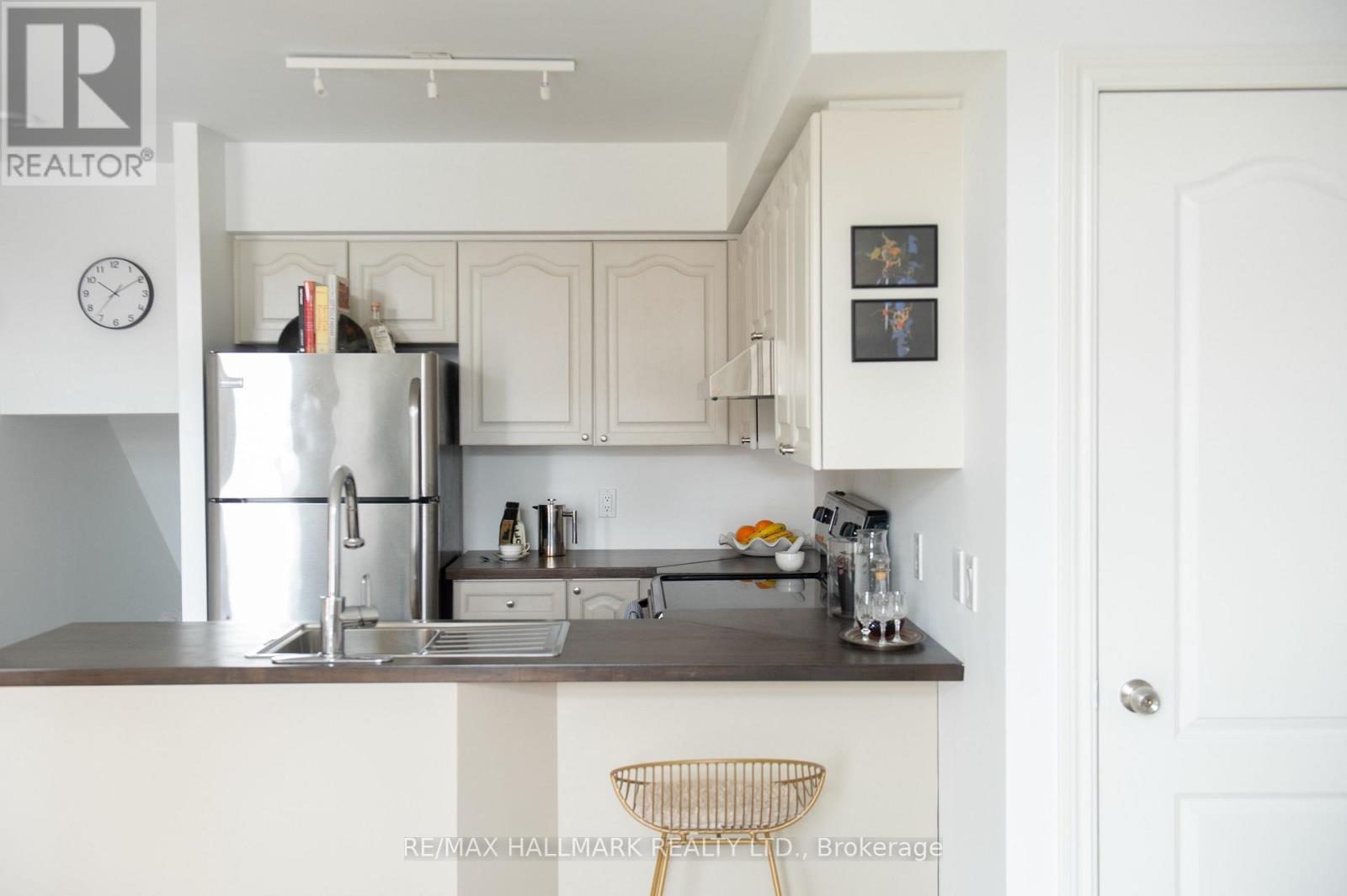 2705 - 27 SUDBURY STREET