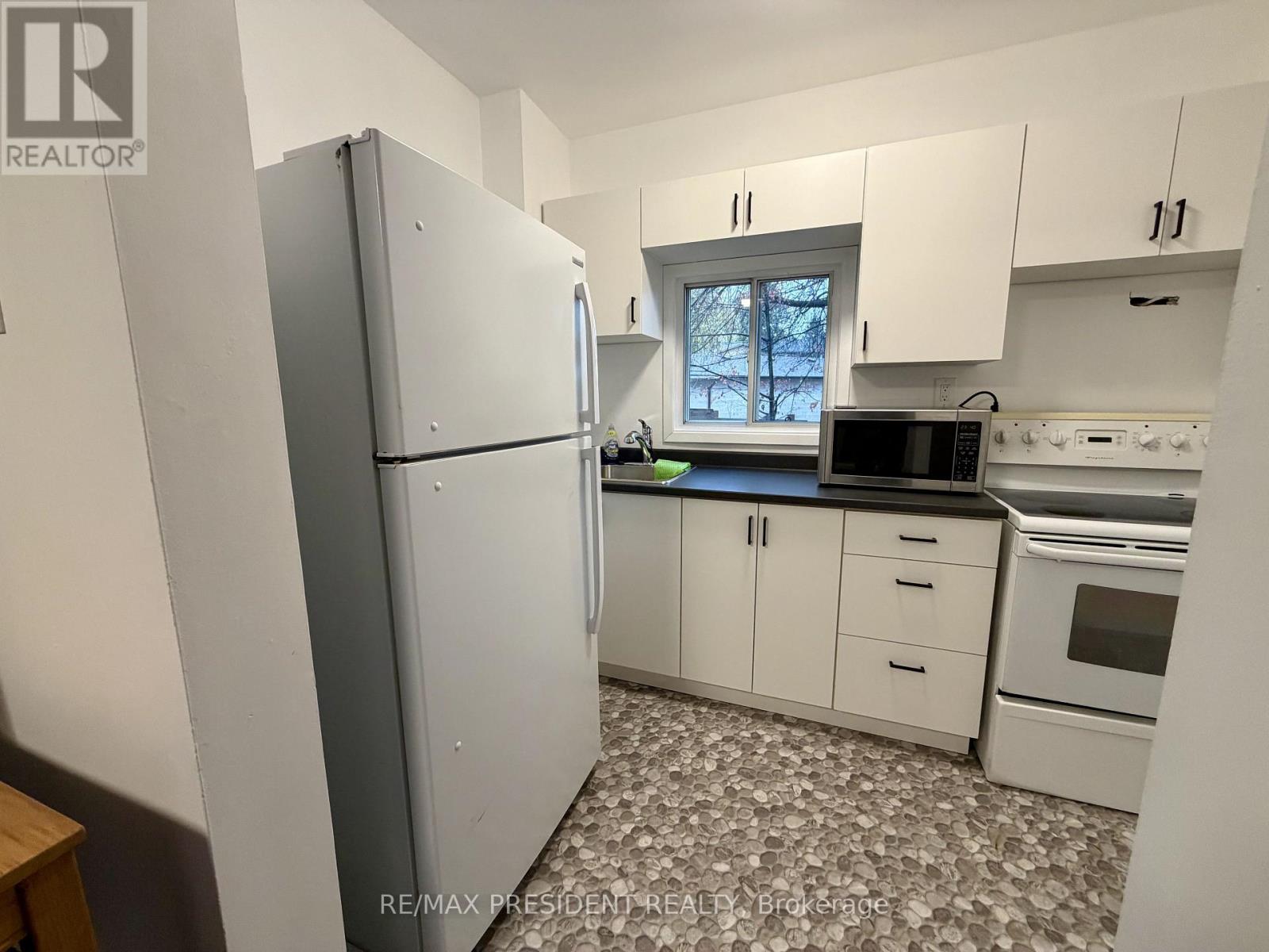 37 BOND STREET S - 5