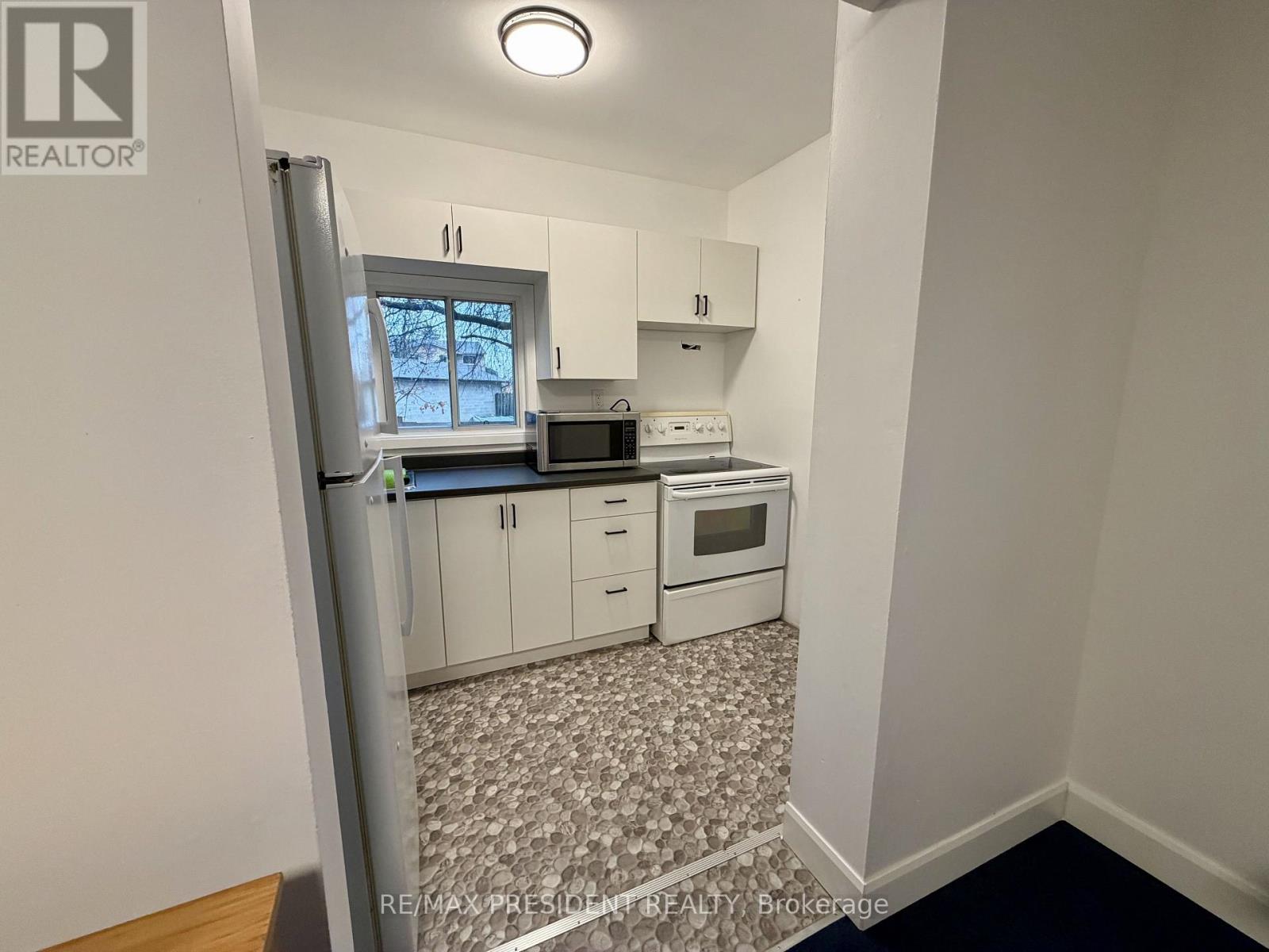37 BOND STREET S - 6
