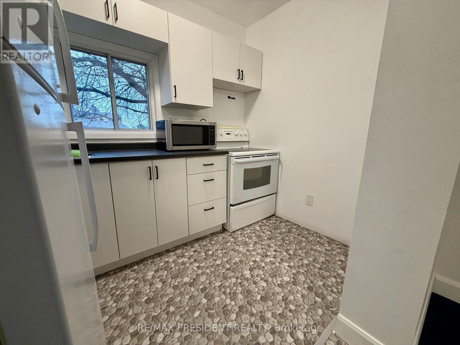 37 BOND STREET S - 7