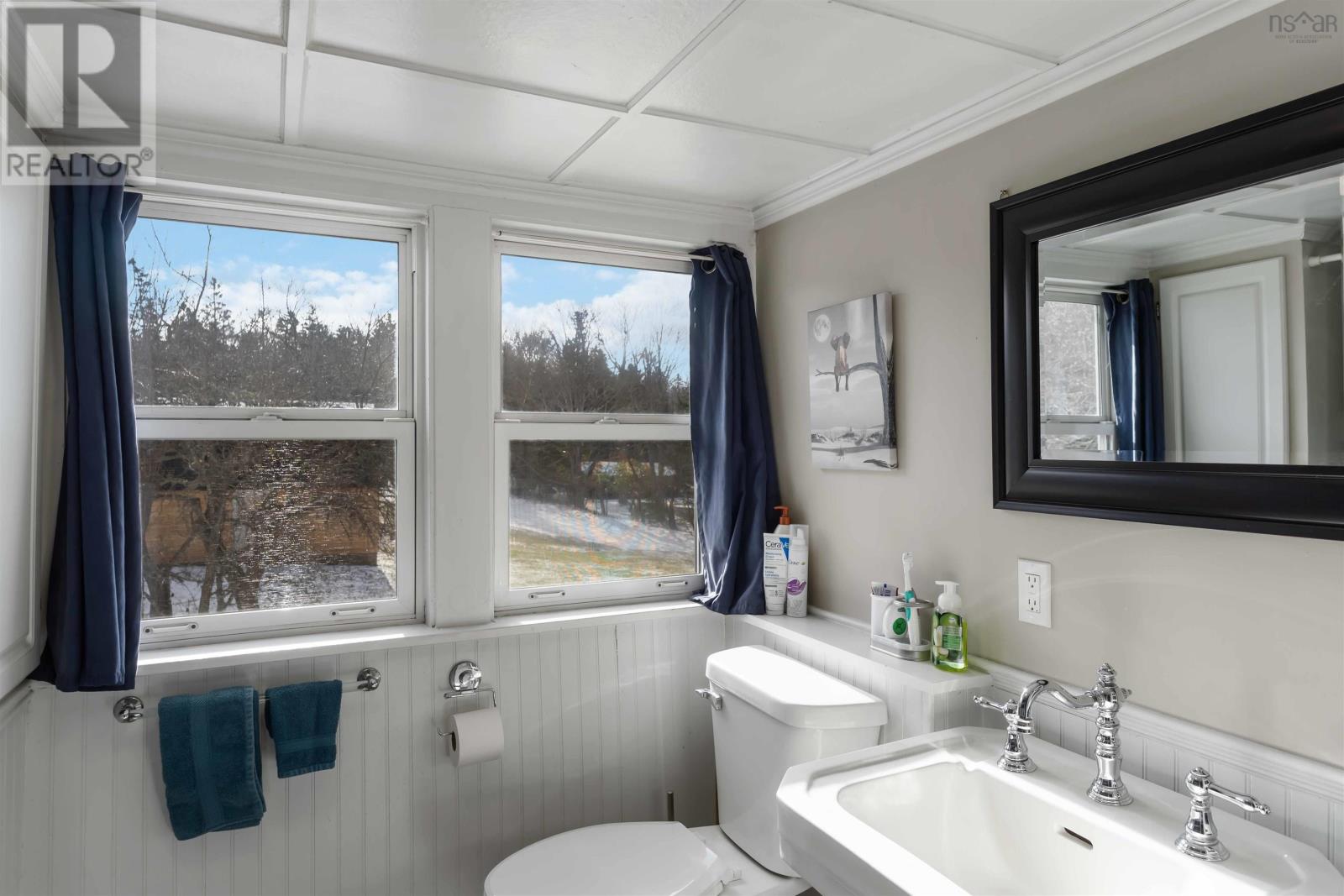 Property 14 of 38 of 102 Old Post Road