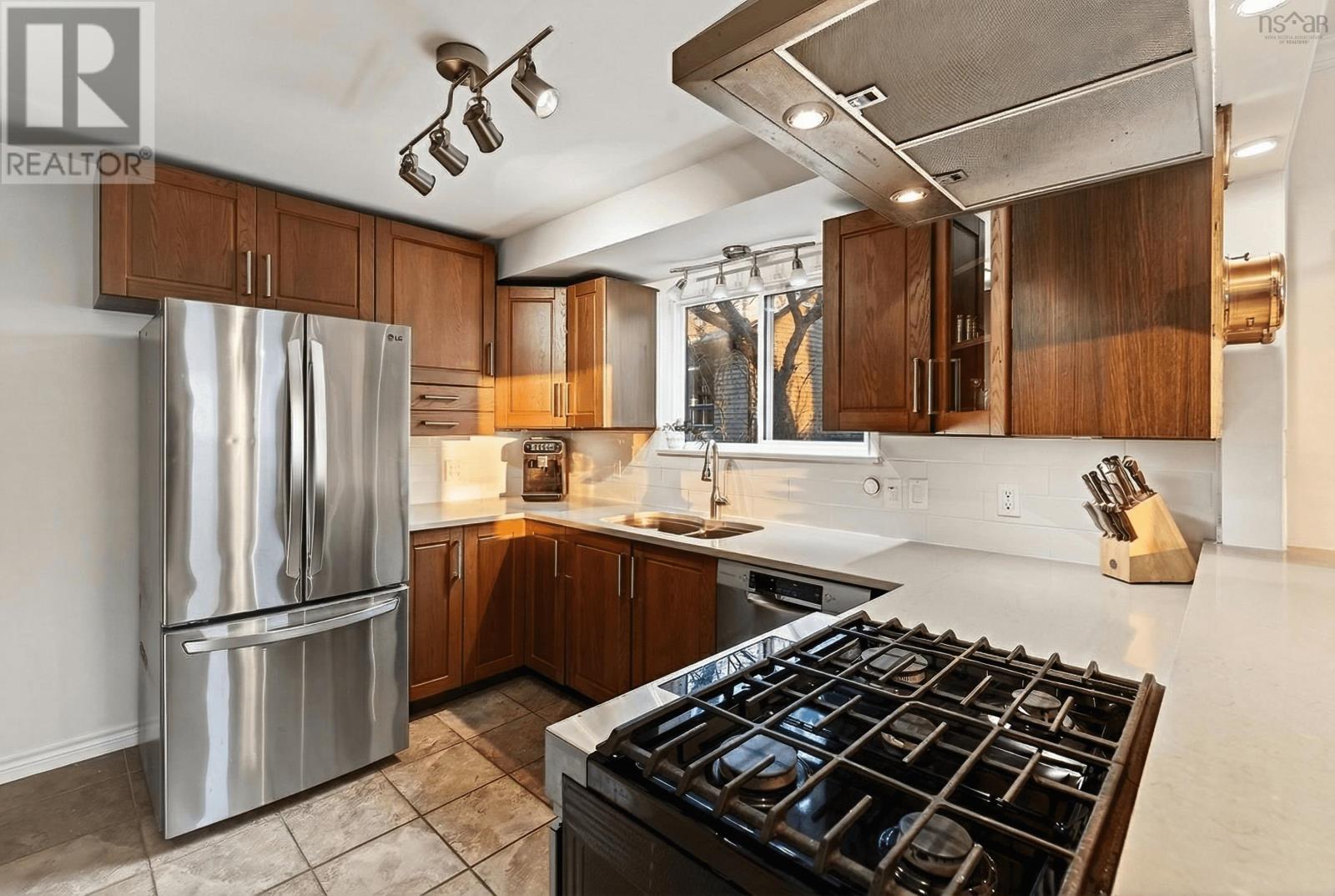 Property 16 of 46 of 16 Wilcot Lane