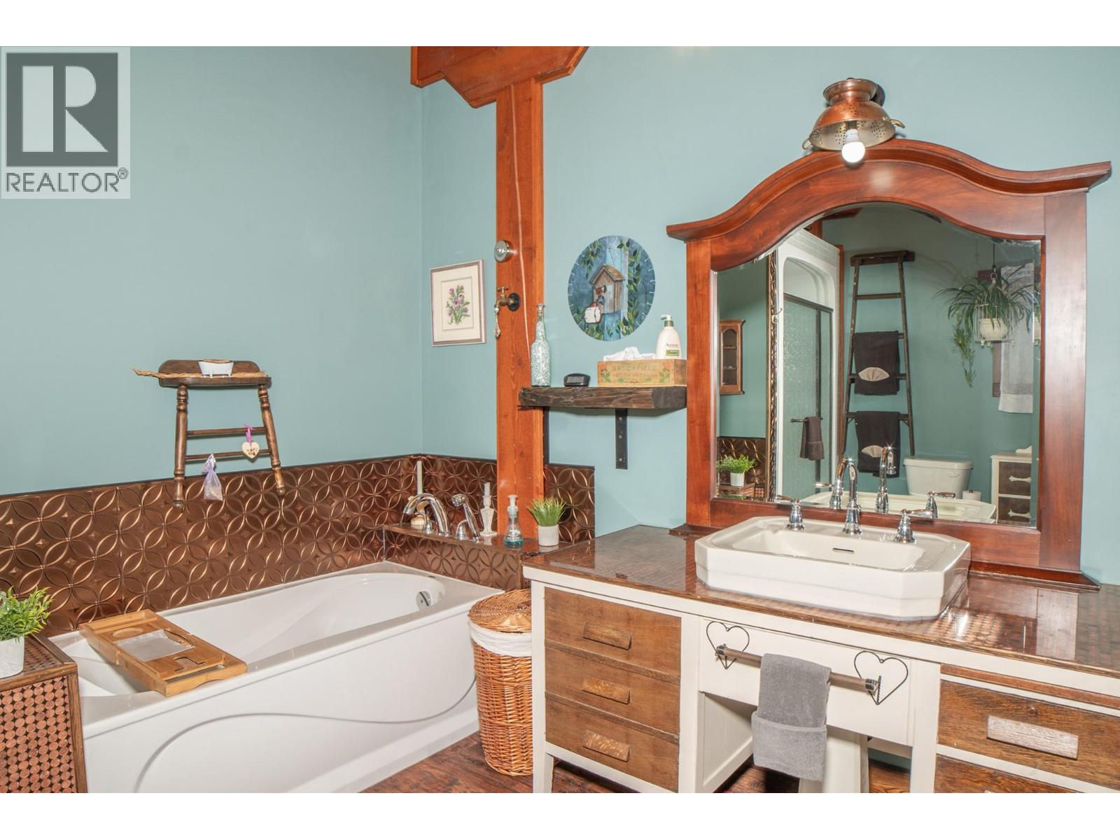 1627 Hood Road Road, Creston