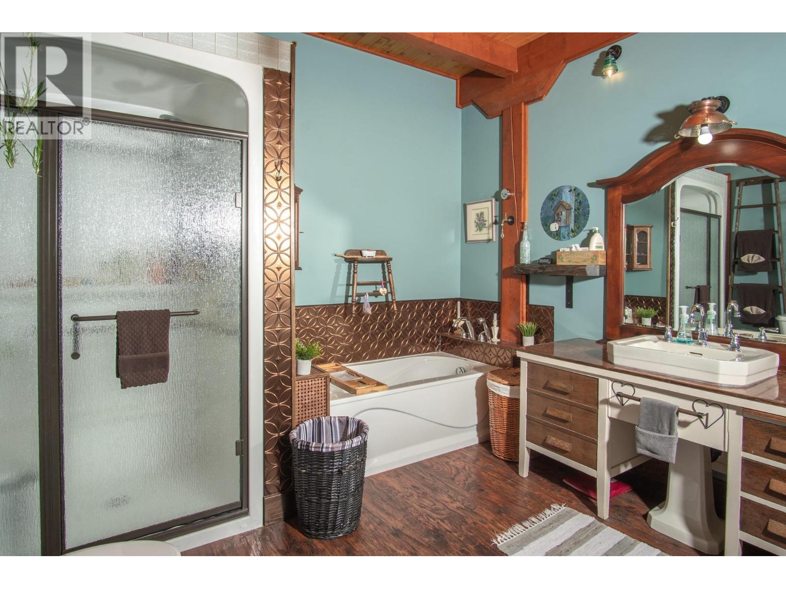 1627 Hood Road Road, Creston