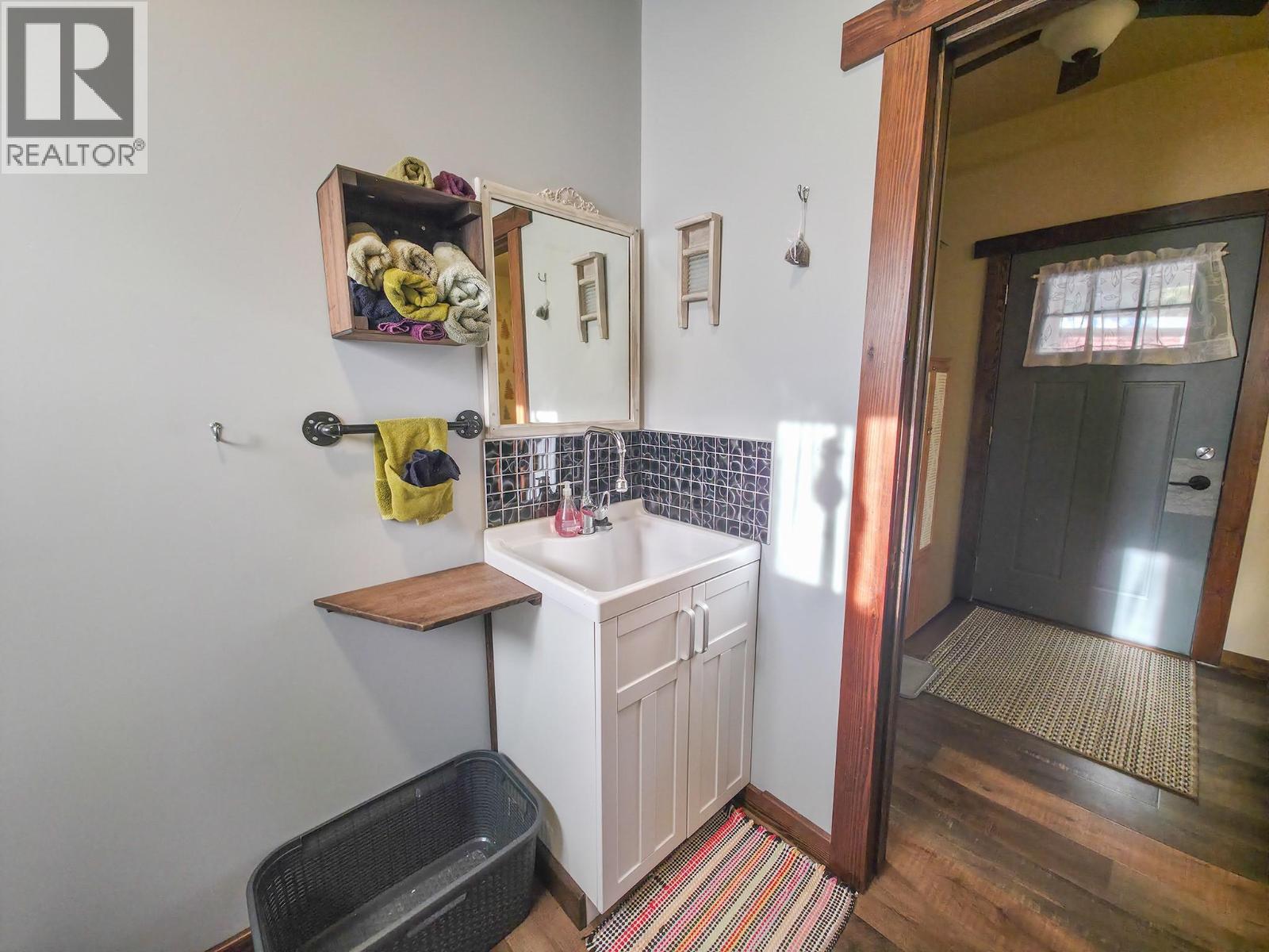 1627 Hood Road Road, Creston