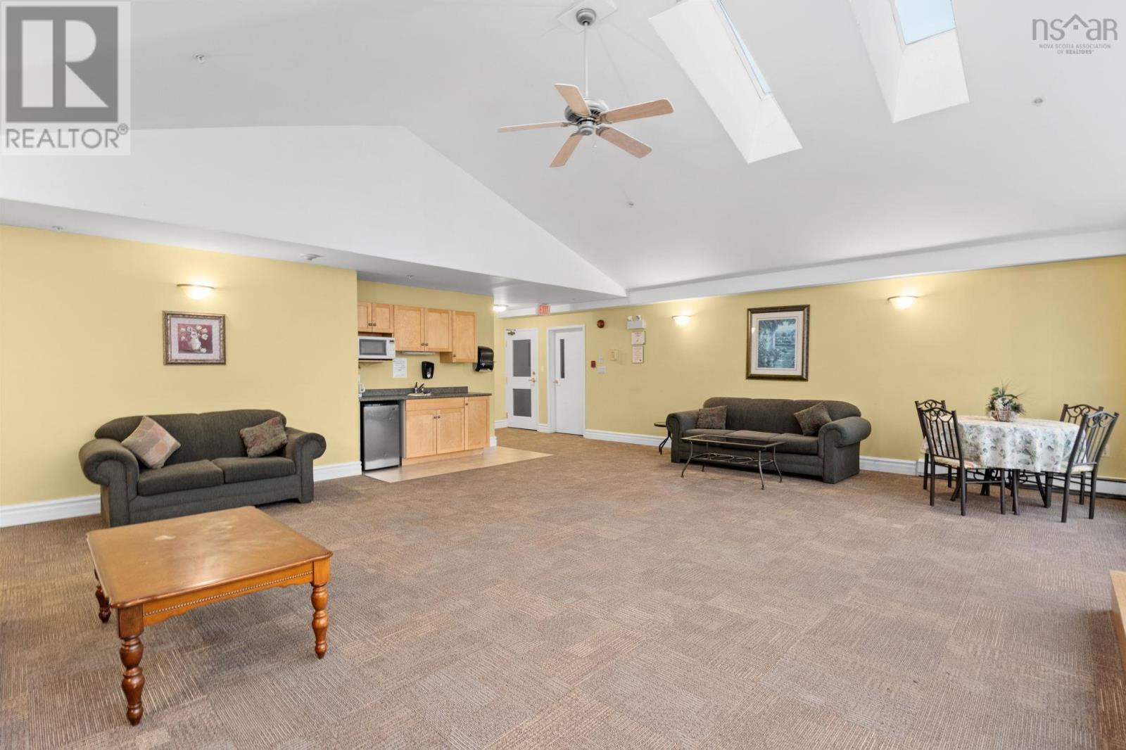 Property 34 of 47 of 401 277 Rutledge Street